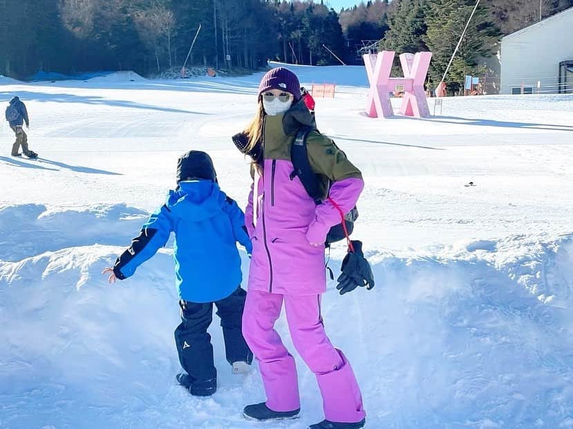 神崎恵さんのインスタグラム写真 - (神崎恵Instagram)「仕事始めを迎えたものの、 息子たちとの約束があといくつか。 先ずは、これ⛷🏂　 そこまで遠出はできないけれど、 楽しそうな顔を見れてよかった🙌  #northface /wear⛷」1月4日 21時50分 - megumi_kanzaki