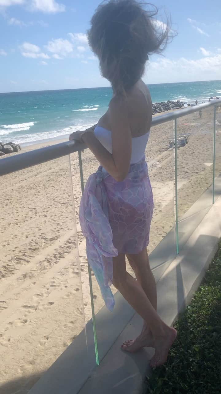 スーザン・ルッチのインスタグラム：「Mm-mmm ocean view/sea breezes 🥰🥰🥰🌴🌴🌴」