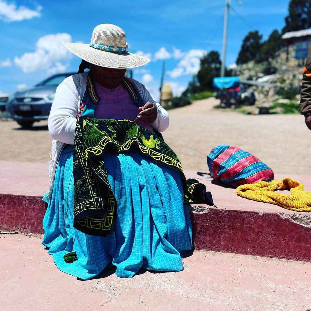 ステファノ・カルーゾさんのインスタグラム写真 - (ステファノ・カルーゾInstagram)「Life in multicolor - Lake Titikaka 🌈   #Peru #Puno #ahPeru #floatingisland #laketitikaka #uros #lifeincolor #wonderlust #visitperu #adventurist #passportready #happydays #happylife #ciaobelli」1月5日 1時09分 - stef_caruso