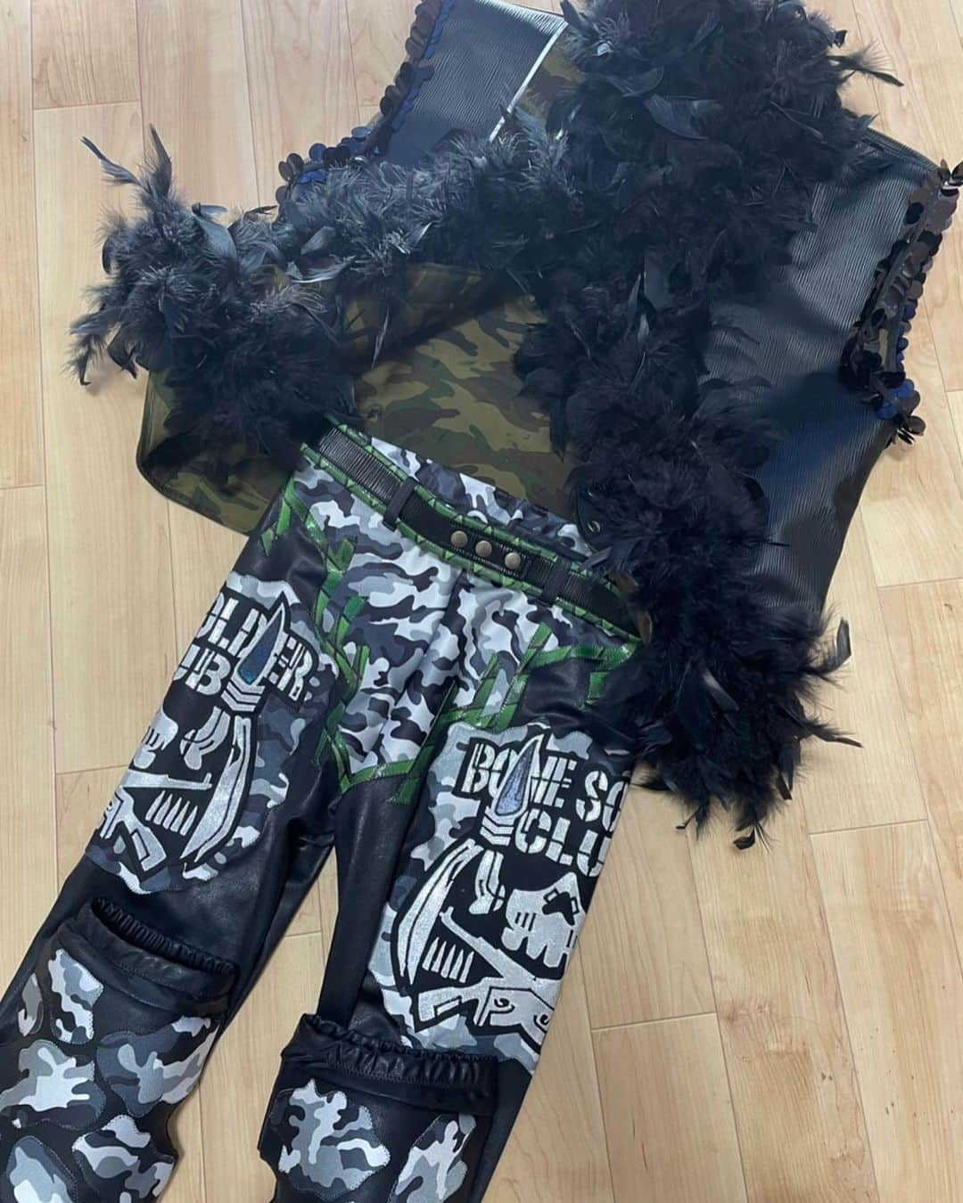 石森太二さんのインスタグラム写真 - (石森太二Instagram)「New Gear.  Special thanks to @solluna.hayashi   #njwk16 #bulletclub #bulletclubcutesttagteam #bonesoldier #taijiishimori」1月5日 2時05分 - taijiishimori