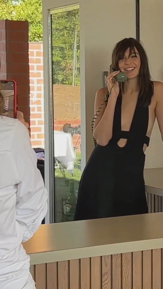 ガル・ガドットのインスタグラム：「Hello? ☎️」