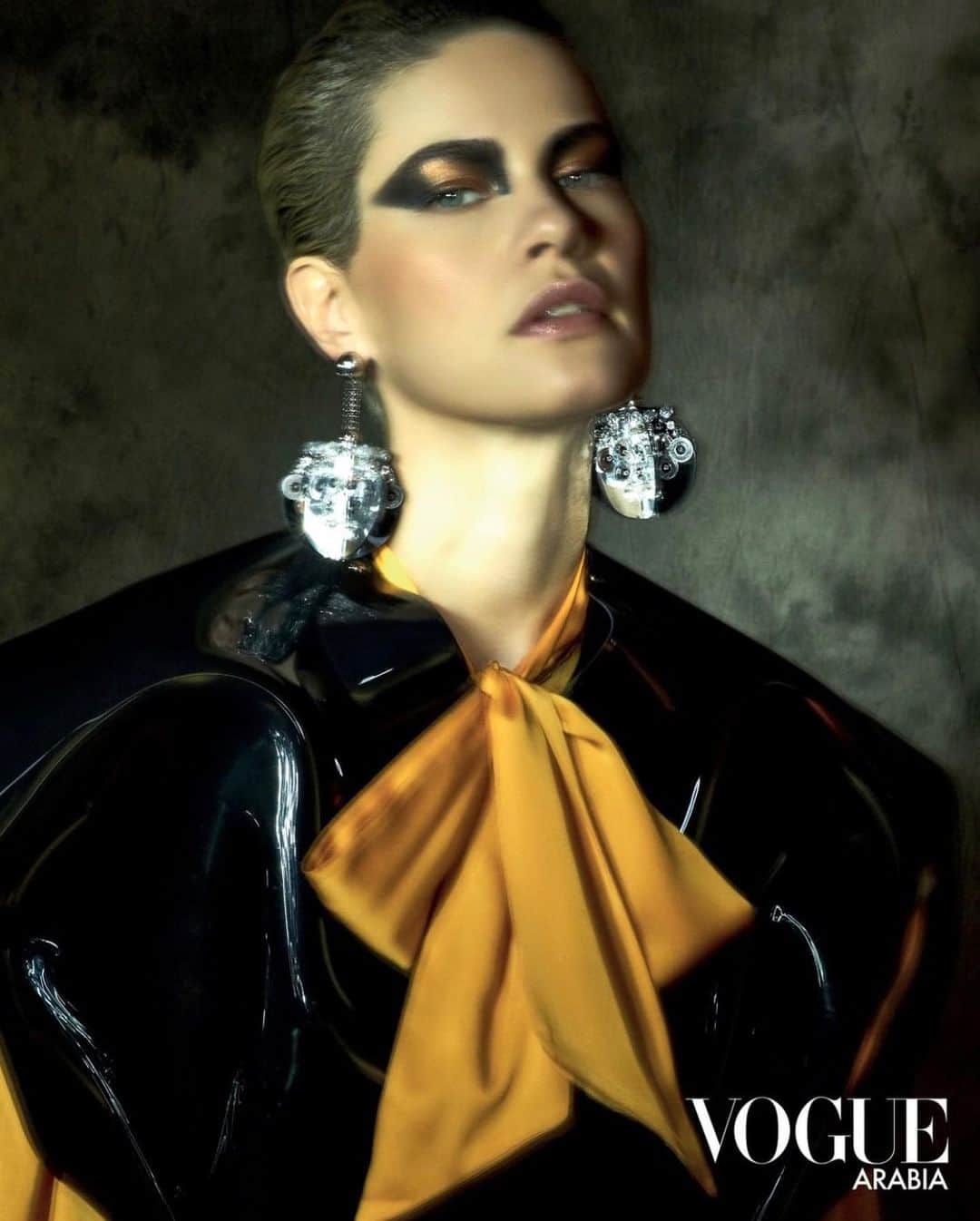 Kris Gottschalkのインスタグラム：「Starting 2022 with some dramatic beauty looks 💥  Many thanks to @voguearabia for the feature!  #beautylook #beautyeditorial #voguearabia #vogue #beautymakeup  #voguestyle #berlinfashion #beautyshoot #krisgottschalk #glammakeup #glamourmodel #iconicmodels」