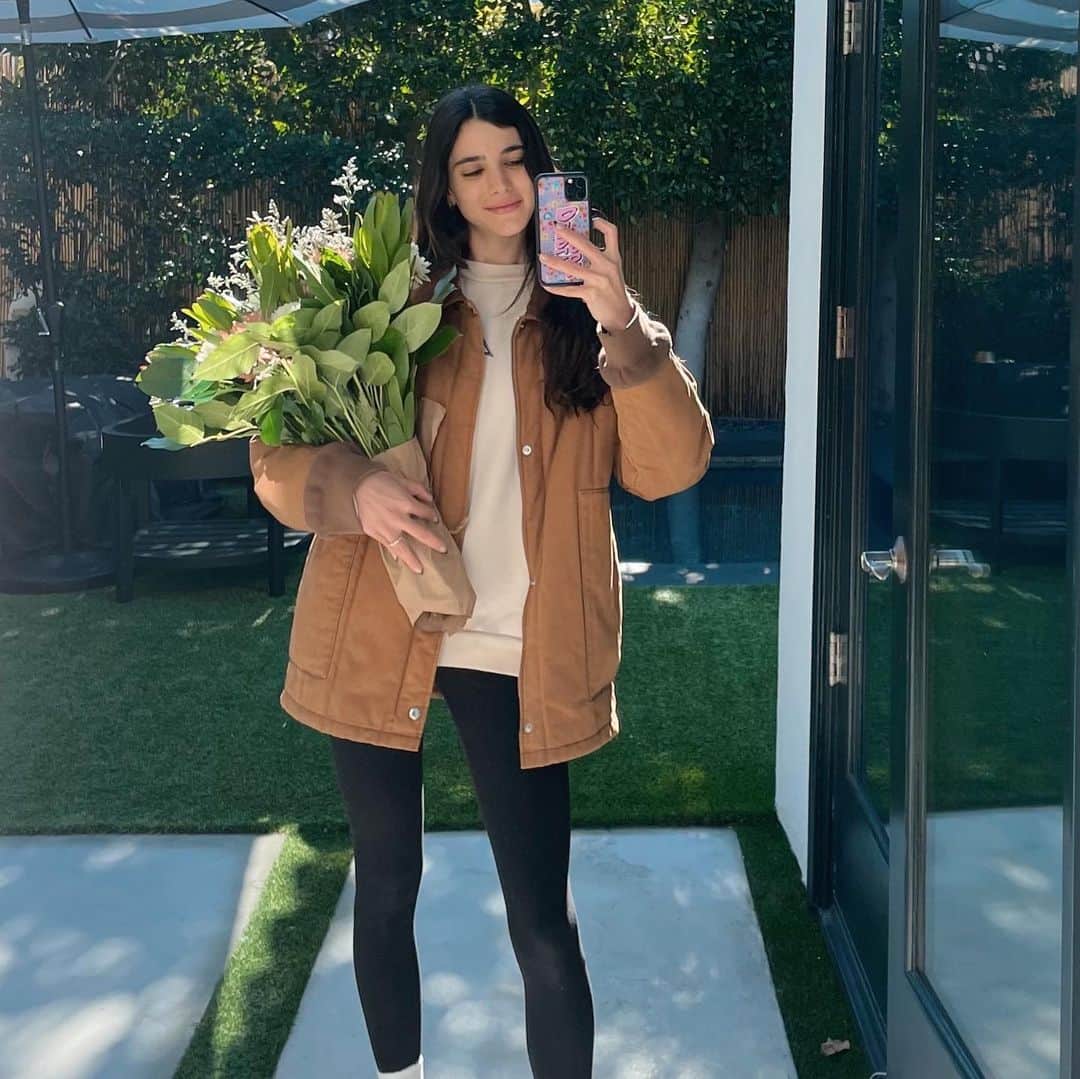 ローレン・ペルツのインスタグラム：「Thirty, Flirty & thriving!!」