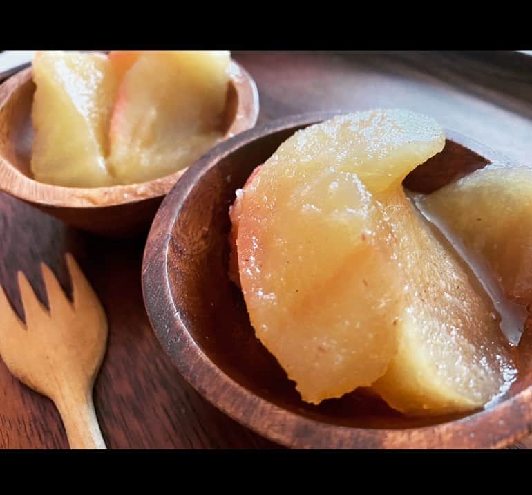 ミラクルひかるのインスタグラム：「いつものやついきましょー 🍋レモンピューレで煮林檎🍎時々サツマイモ #おやつ作り」