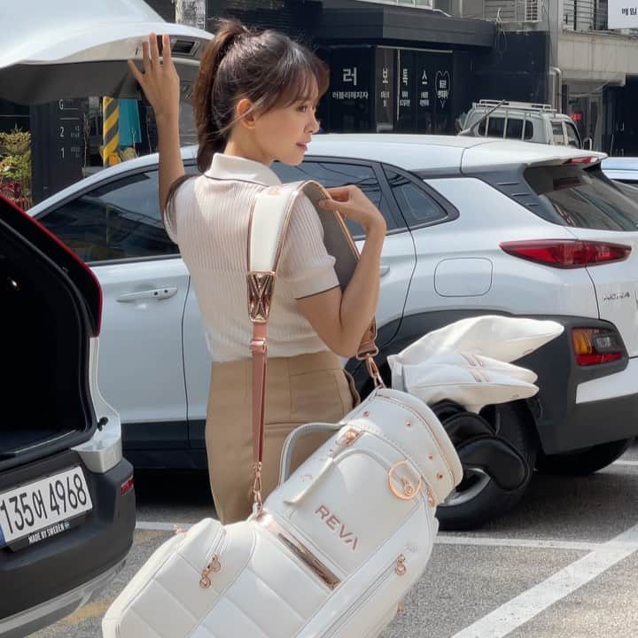 ホ・ヨンジュ のインスタグラム：「골프치러 가고싶다...😘」