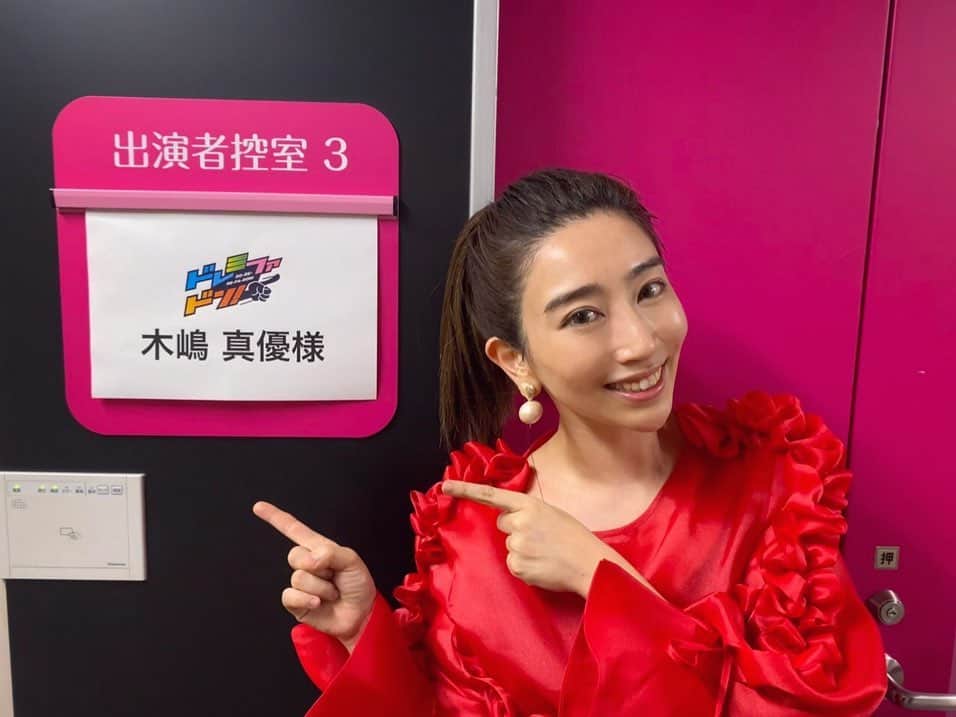 木嶋真優のインスタグラム：「今週は2番組O.A📺 1/6(木)19:00-21:54 フジテレビ 『クイズ！ドレミファドン新春SP』 今野均さんを筆頭に素晴らしいメンバーの方々にサポート頂いてクラシックの名曲をいっぱい出題🎻して弾いています！当ててねー😌 (Vn:今野均さんVa:小林知弘さんVc:奥泉圭さん) そして 1/9(日)21:00- MBS/TBS 『初耳学SP』 是非ご覧ください🙌  #木嶋真優 #onair」
