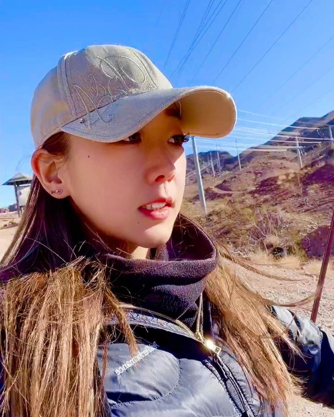 村主章枝さんのインスタグラム写真 - (村主章枝Instagram)「I went 3.5h hike on January 1st. Thinking how I can achieve my goal this year. Definitely not satisfied with my work during 2021. There were couple of unpredictable things happen and I wasn't prepared to handled them.  Whether this covid pandemic or not, things happen all the time. Just need to be ready anytime and any things happen... “Always be ready”  元旦に、3時間半のハイキングに行きました。今年、どうすれば自分の目標を成し遂げられるかを考えました。2021年、私の仕事の結果に、満足していません。それは、予測できないことがいくつか起こり、私はそれらを処理する準備ができていませんでした。 コロナのパンデミックであるかどうかにかかわらず、予期せね物事は常に起こります。いつでも準備万端！という状態でいたいです！ #beready  #achievemygoals  #2022goals」1月5日 11時34分 - fumie.suguri