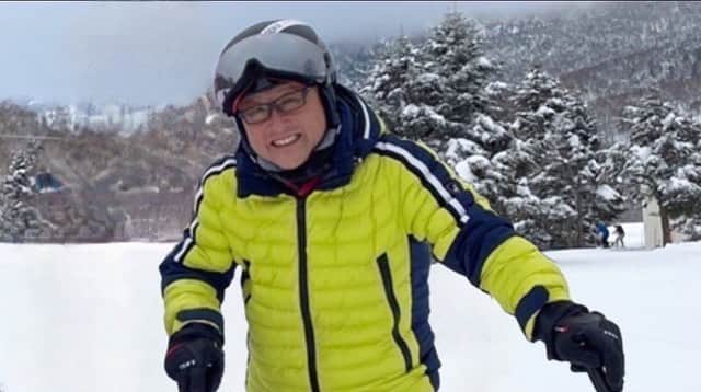 豊田章男さんのインスタグラム写真 - (豊田章男Instagram)「. 冬休みをいただいてファーストトラック。 積もりたてのフワフワの雪の上を滑ってきました。  映像を撮ってくれたのは、スキーの上級者。 カッコよく撮ってくれて、ありがとう！  Here’s my first tracks during a winter break. I enjoyed skiing on the freshly piled fluffy snow. Taking the video of me skiing is a skilled skier. Thanks for the cool shot!  #焼額山スキー場 #ファーストトラック #雪質なんてどこも同じだと思ってた #志賀高原プリンスホテル #yakebi #shigakogen #shigakogenprincehotel」1月5日 12時24分 - akiotoyoda_official