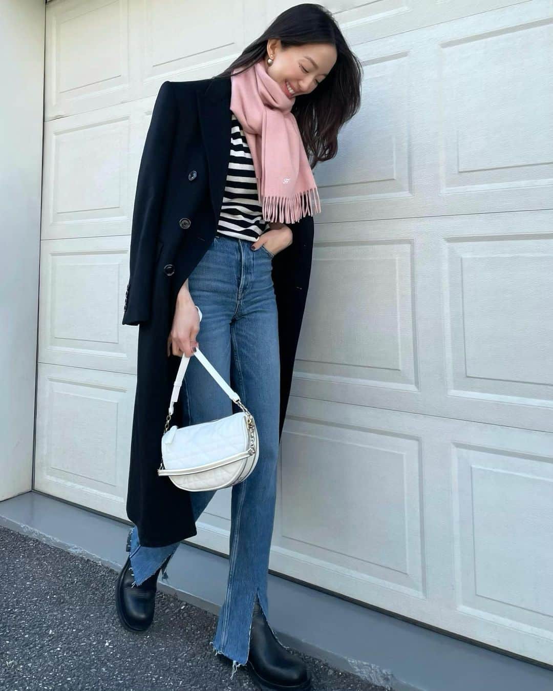 松島花さんのインスタグラム写真 - (松島花Instagram)「: ☀️Outfit🥶 冬は白バッグ率高めです🤍 ZARAのデニムってほんと優秀だ👖✨ : Bag:Dior Knit&Denim:ZARA Boots: BOTTEGA VENETA Coat:CELINE Cashmere stole: Loro Piana #outfit #ootd #hanaoutfit #dior #bag #私服 #花私服」1月5日 13時13分 - hana_matsushima_official