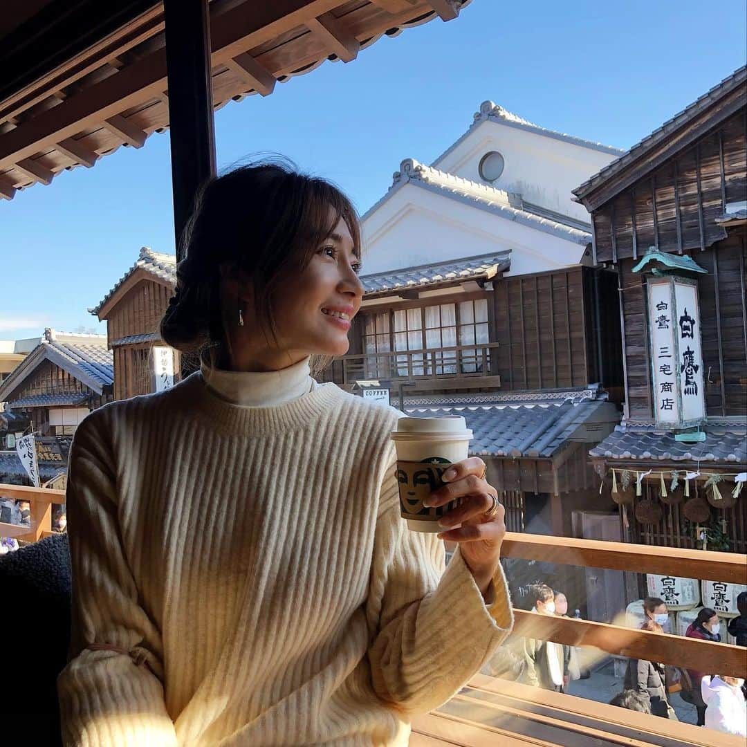 新山千春さんのインスタグラム写真 - (新山千春Instagram)「昨日、伊勢から帰ってきました！  さぁてと！ 気を引き締めて  1日1日を大事に  今年も楽しく 仕事！ 頑張っていこうかな✨  #伊勢 #おみくじ #もあ 大吉 #わたし 小吉 #さるめ神社 #伊勢神宮 #おかげさま #猿田彦神社」1月5日 14時50分 - chiharuuu_0114