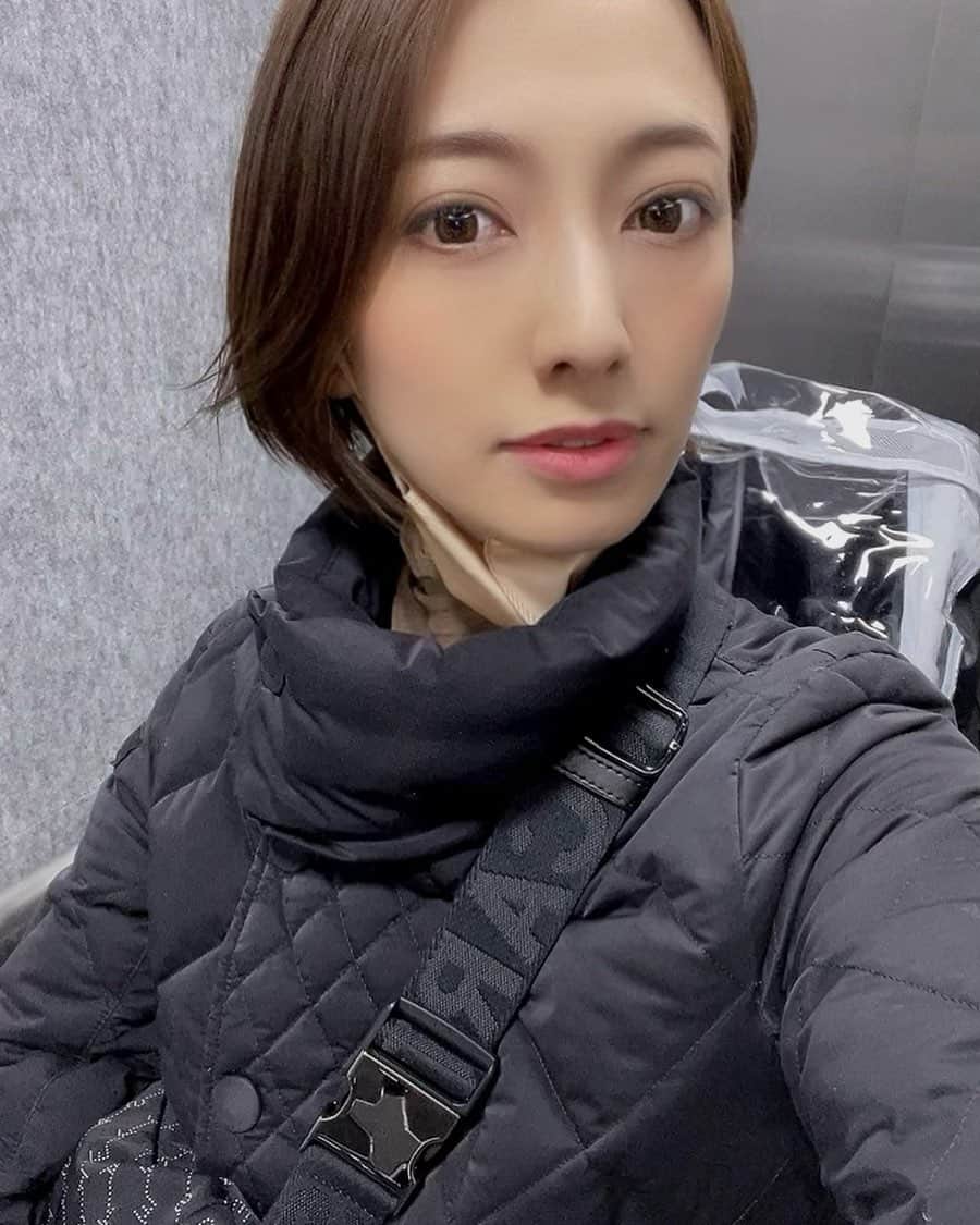 山名裕子のインスタグラム：「. とても寒いですね あたたかくしてお過ごしください❄️  #自転車スタイル #pasbabbyunsp  #YAMAHA #pas #髪伸びるのが早いです #また切ろう」