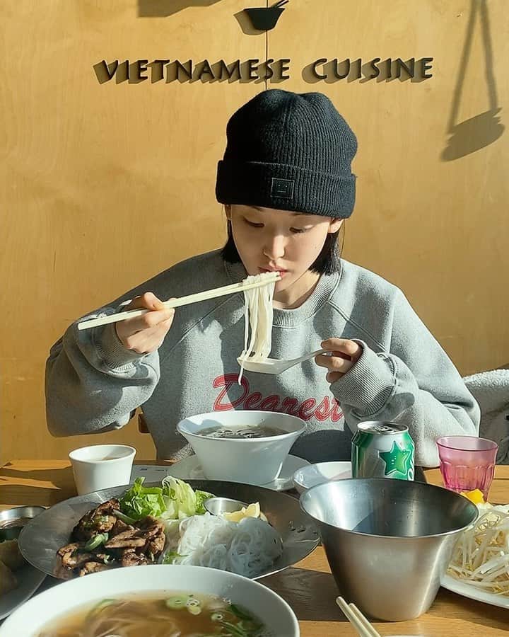 のインスタグラム：「“나 오늘은 세수도 안할거야!”  “모든걸 쉬는 하루를 보내고야 말겠어.”  편 안 -  모두들 내내 평안하소서」