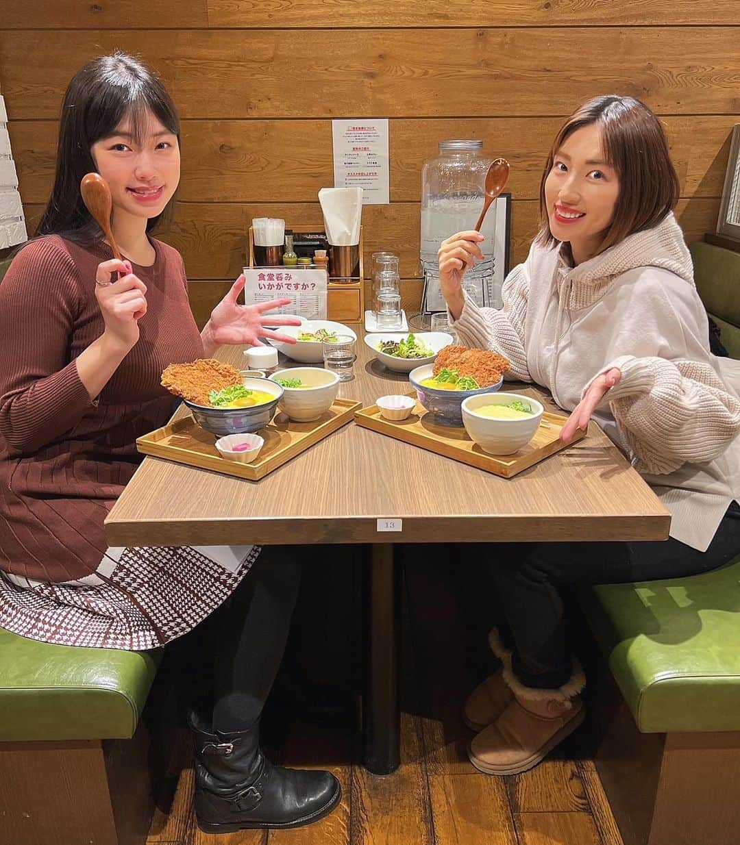 小田飛鳥さんのインスタグラム写真 - (小田飛鳥Instagram)「庄司ゆうこ（@yuko.shoji ）さんと一緒に、代々木上原駅駅中にある『ニュー食堂FUKUYA』へ🍚 「FUKUYAカツ丼の小うどんセット」を頂きました！ カツがサクサク、卵がとろっとろで… 美味しかったです〜🤤 ゆうこさんに最後、お腹触らせて貰いました🥰 しっかりここに居るって感じがして、とっても幸せな気持ちになりました😚 元気な赤ちゃん産んで下さい🤱💕 #ニュー食堂fukuya #代々木上原グルメ #代々木上原駅 #カツ丼」1月5日 15時15分 - asuka_oda_0320