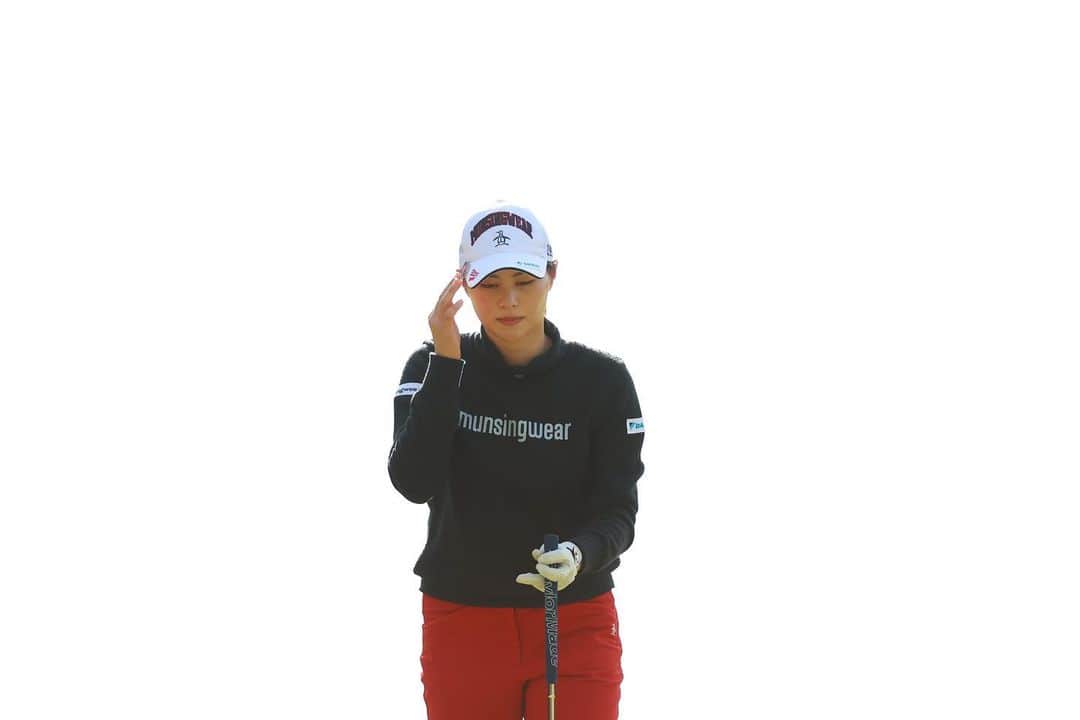 新垣比菜のインスタグラム：「皆さん新年明けましておめでとうございます😊🎍🐯 ⁡ 2022年も良いシーズンになるようにオフもしっかり練習とトレーニングを取り組みます💪 ⁡ 今年も会場で皆さんとお会い出来ることを楽しみしてます😊 ⁡ #新垣比菜 #JLPGA #女子プロゴルフ #沖縄 #okinawa #ダイキン工業 #マンシングウェア #munsingwear」
