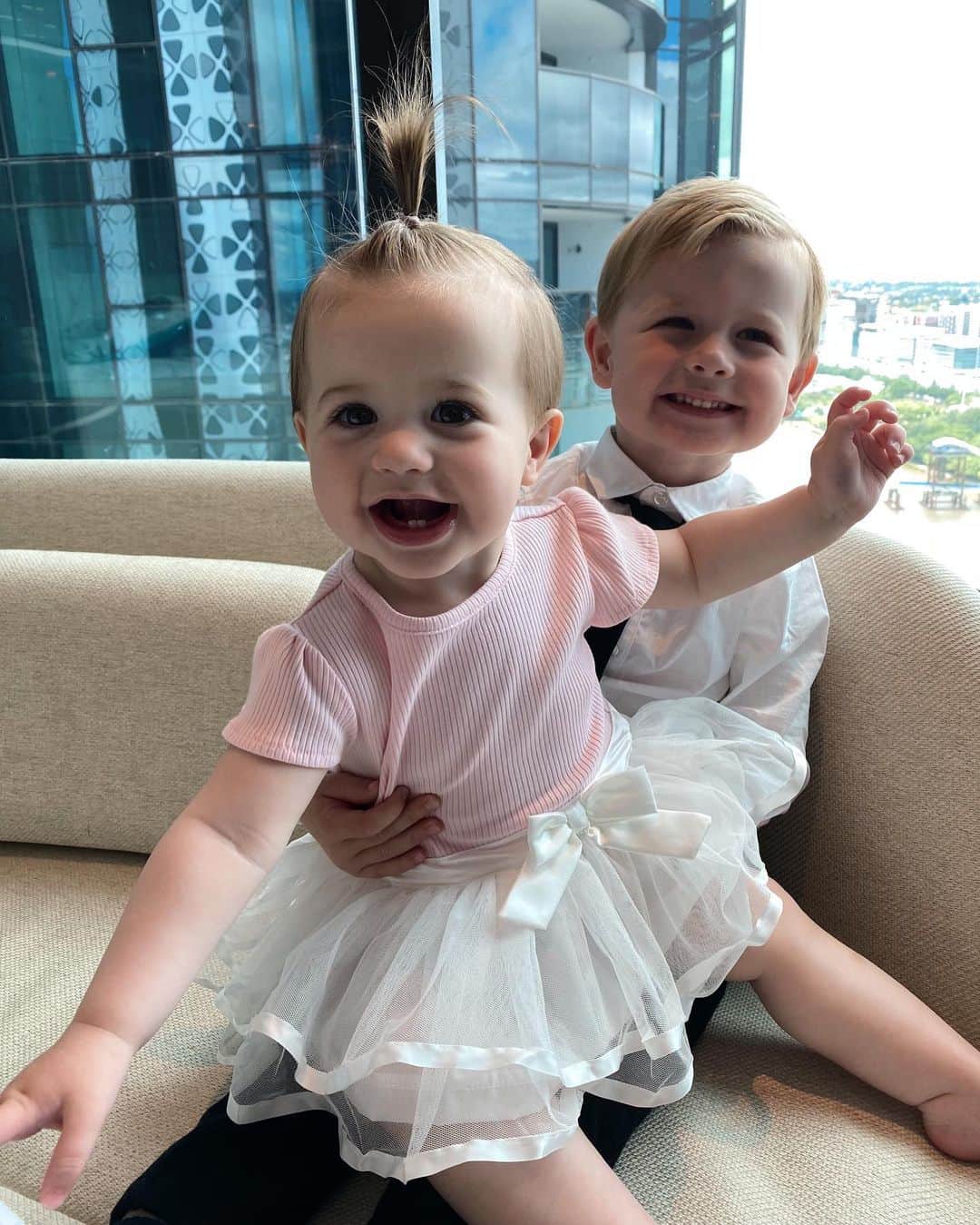 リアノン・ランゲラック（ミッチェル・ランゲラックの妻）のインスタグラム：「Happy Birthday my sweet baby girl Emiliana!!! I can’t believe you are already 1! You bring so much joy into our lives. We love you so much 💕」
