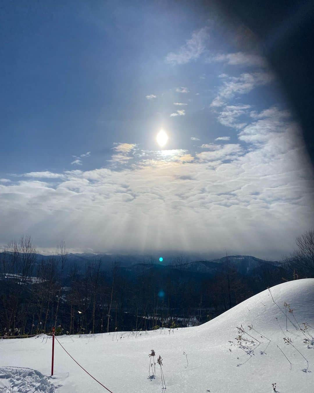 長谷川京子さんのインスタグラム写真 - (長谷川京子Instagram)「今回スキーでお世話になったリゾナーレトマムのスタッフの方々、余り過ぎるほどのホスピタリティをありがとうございました🙏 今回でかなりスキーが上達したわたし(がそう思っているだけですが😅)、次のシーズンも必ず行きます。 その時はまた、よろしくお願いします🤗  #星野リゾート#リゾナーレトマム  @hoshinoresorts.tomamu」1月5日 16時17分 - kyoko.hasegawa.722