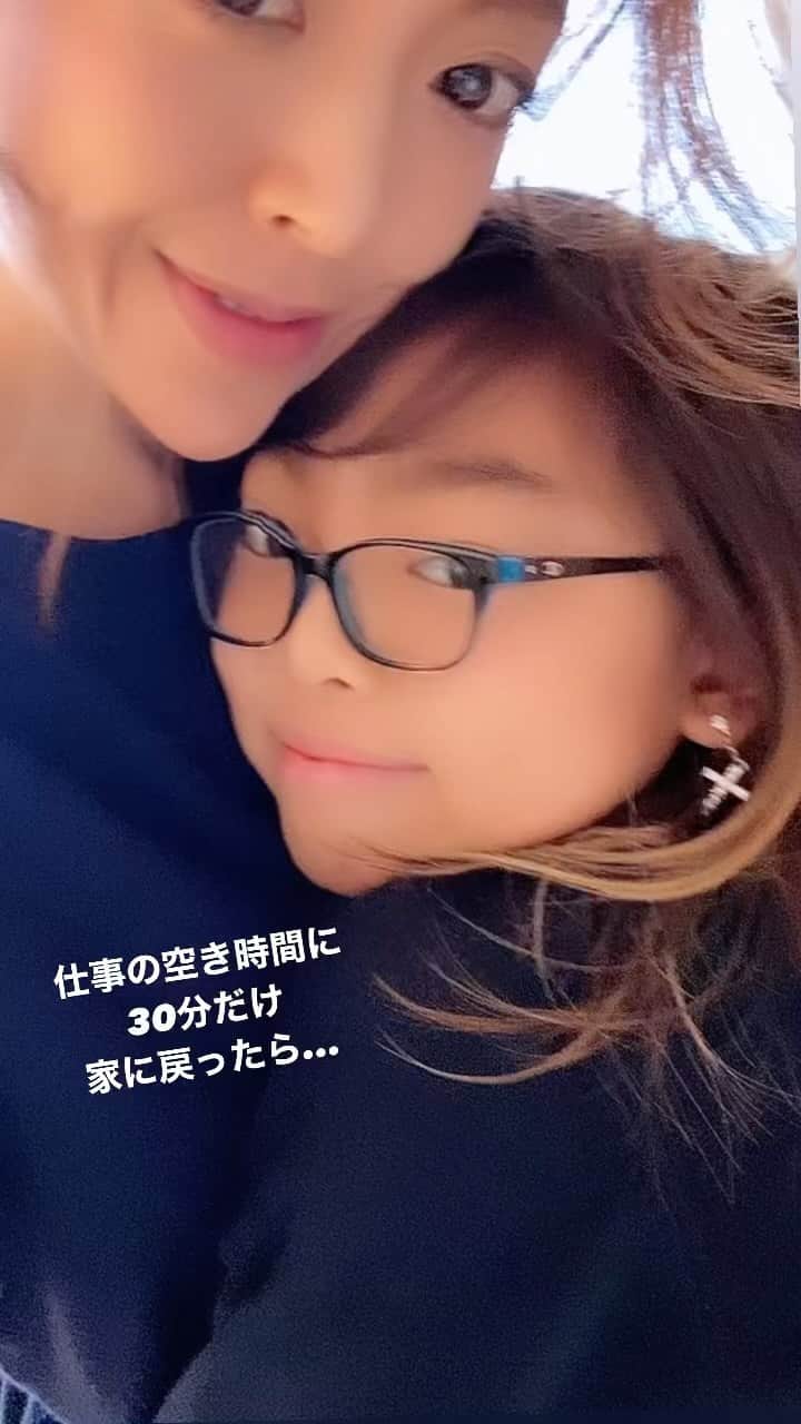 のインスタグラム：「男の子を育てている感じもなく、だからといって女の子を育てている感じもなく、ペットキャラでもなく、力丸ってただただめちゃくちゃスマイリーでポジティブでハッピーマインドな子です。  もうすぐ中学生って本当かー？😂😂😂  #初リール#親バカ投稿すみません #まだ使い方がわからない #family#家族#日本#hawaii #加圧トレーニング#子育て＃ママ#massage#salon#alamoana#beach #love #nature #ocean #aloha #oahu #hawaiilife #ハワイ#summer #honolulu #sea #maui #bigisland #paradise#hawaiistagram #island」