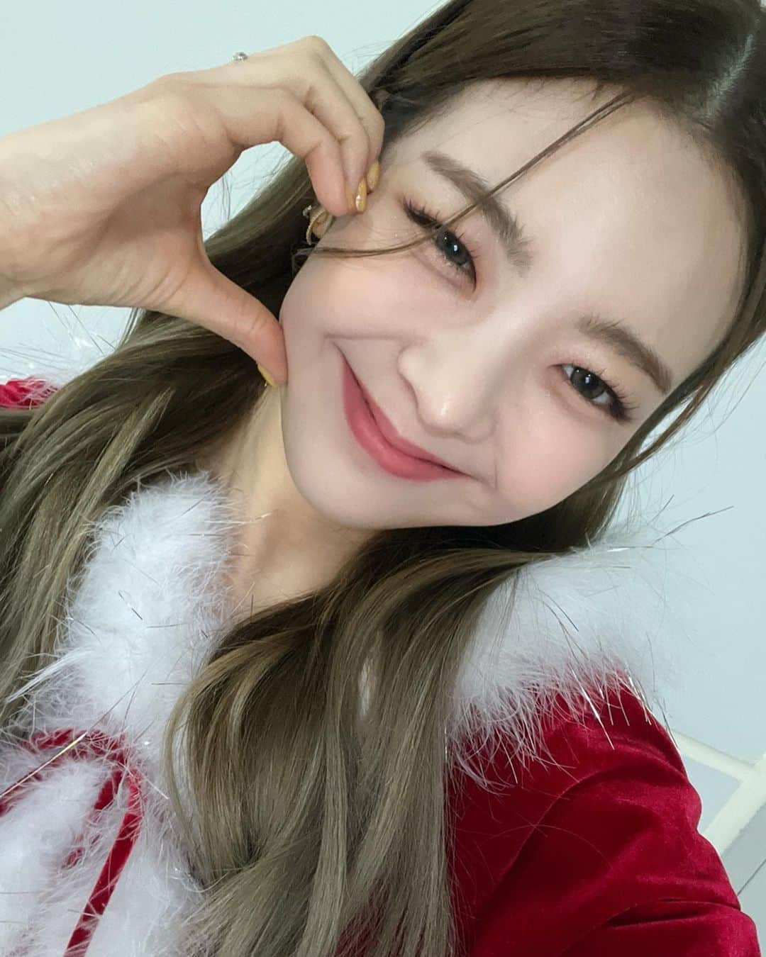 ITZYさんのインスタグラム写真 - (ITZYInstagram)「All I want for Christmas is Midzy❤ Happy new year wish we could meet this 2022:)」1月5日 16時56分 - itzy.all.in.us