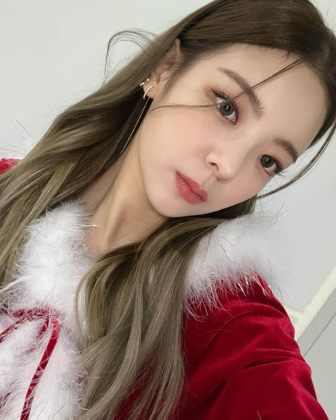 ITZYさんのインスタグラム写真 - (ITZYInstagram)「All I want for Christmas is Midzy❤ Happy new year wish we could meet this 2022:)」1月5日 16時56分 - itzy.all.in.us