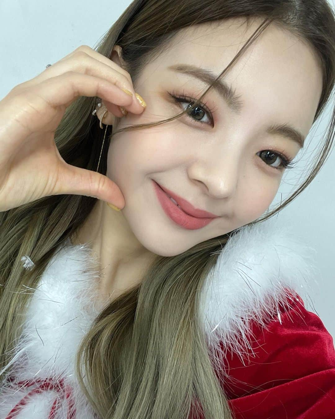 ITZYさんのインスタグラム写真 - (ITZYInstagram)「All I want for Christmas is Midzy❤ Happy new year wish we could meet this 2022:)」1月5日 16時56分 - itzy.all.in.us