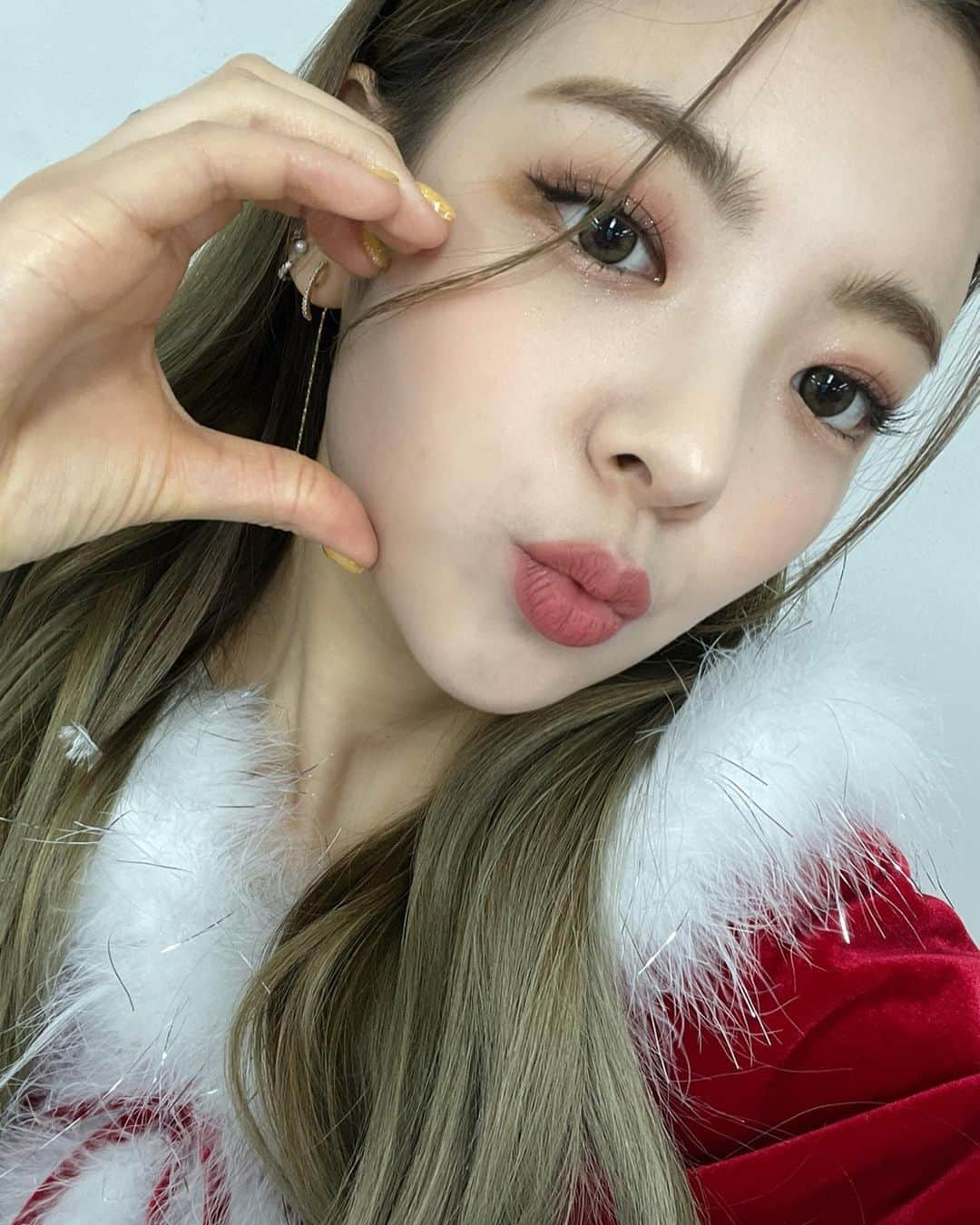 ITZYさんのインスタグラム写真 - (ITZYInstagram)「All I want for Christmas is Midzy❤ Happy new year wish we could meet this 2022:)」1月5日 16時56分 - itzy.all.in.us