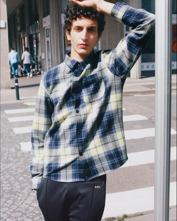 アーペーセーのインスタグラム：「A.P.C. S/S 22 PRE-COLLECTION  The Trek overshirt in Italian recycled wool. The Lia jumper in ecru with yellow stripes. The Basile overshirt in heather grey. The Chloé overshirt in khaki.  New collection available in stores and at apc.fr⠀  Creative direction and styling: @suzannekoller Photography: @samrocksamrock Models: @anitapozzo @takbenga @cyriellellnd Music: F. Robert Lloyd - Waltzing Kate ⠀ #APC #APCcollection #APCss22」