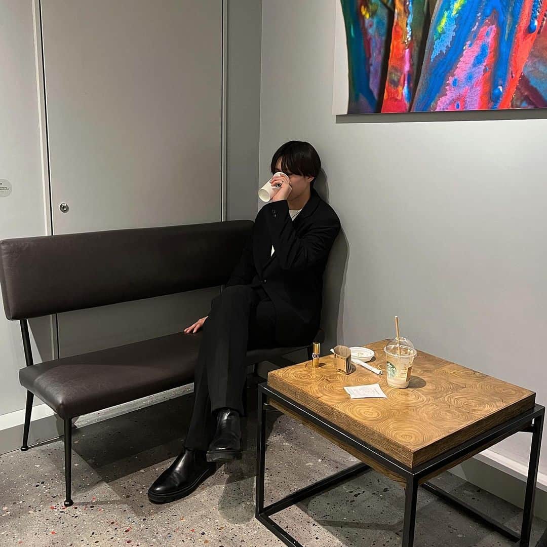 のインスタグラム：「🕳🦨🎬   #03  #モノクロ  #black」