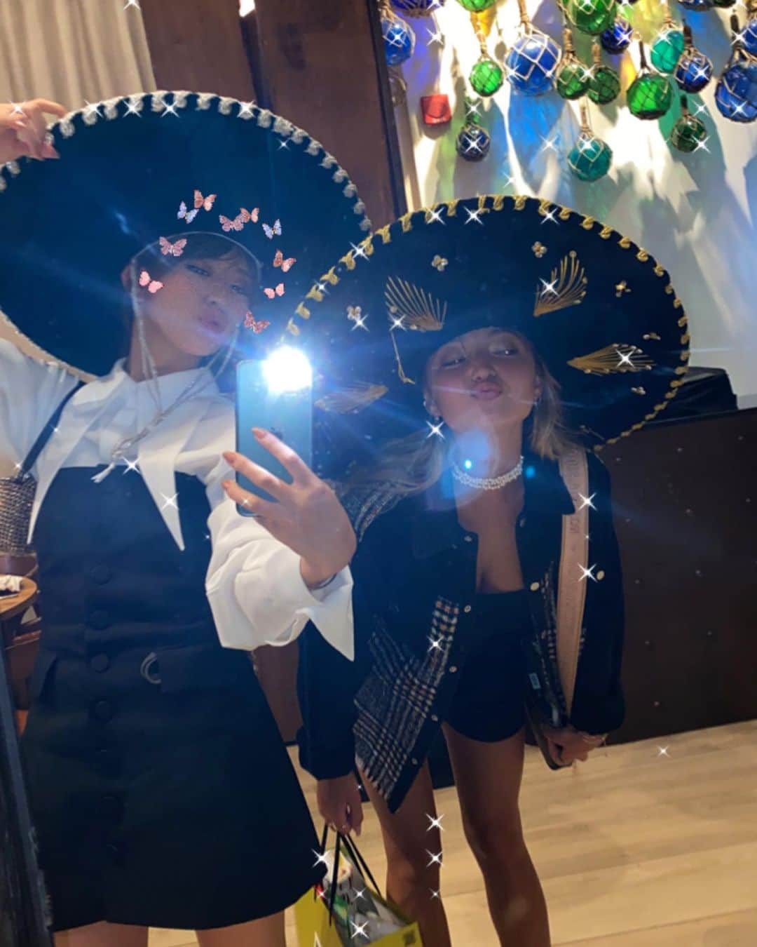のインスタグラム：「・ Happy Birthday K⭐️⭐️  私のデータフォルダの中のだいすきな写真たち👯‍♀️  #いつ会ってもチャージがない人#😂」