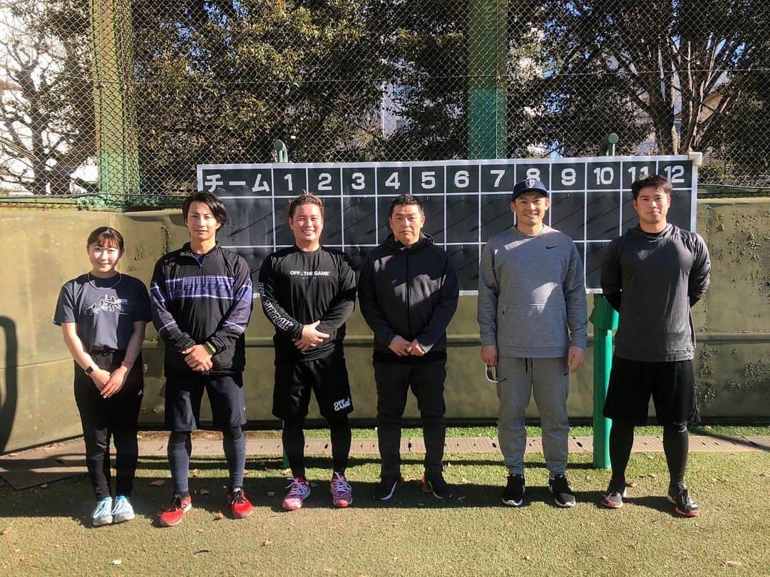 岡田雅利のインスタグラム：「みなさーん！明けましておめでとうございます⛩🎍㊗️１月４日から自主トレスタートしました！！㊗️👍 今年はやってやる！！やるしかない！！☝🏻☝🏻☝🏻☝🏻 写真はストロングス様より提供して頂きました！いつもありがとうございます！！🙇‍♂️👏 #やるかやられるか自分次第！！ #スロートレーニング #バランスは、、、、😰😰 #体感が大事 ＃それが大事🥰 ＃全部大事👏👏👏 #バントだけなんていわせない、、🥲 ＃栗山さん最近岡田にキツめ、、、笑 （愛情？？😍） #プロゴルファー」