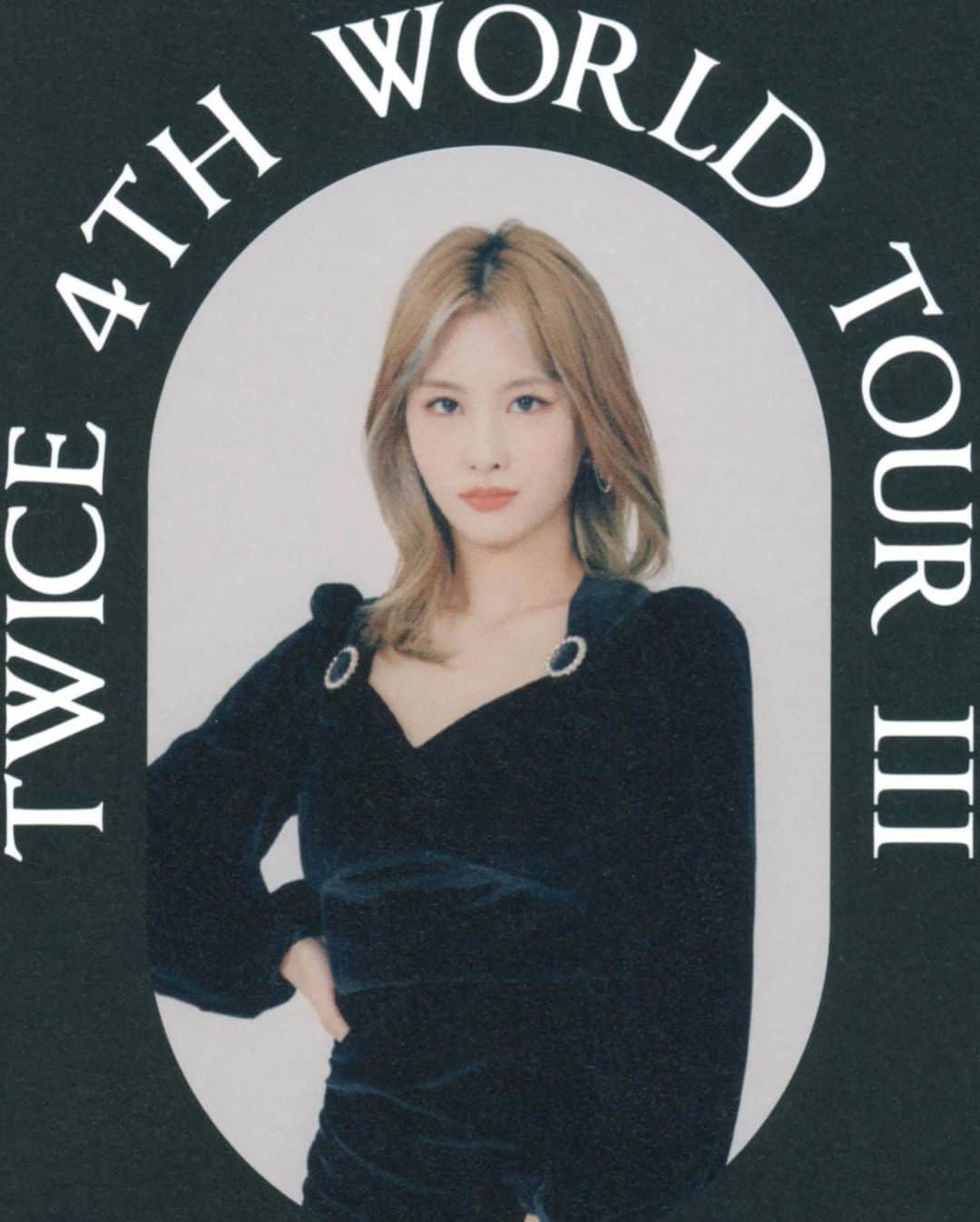モモのインスタグラム：「♡ [Scan] 220102 - TWICE 4th World Tour Merchandise   -  #MOMO #트와이스 #모모 #平井もも #もも #TWICE © njmsjmdct2」