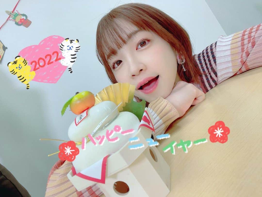 諏訪彩花のインスタグラム：「遅ればせながら…🐯 明けましておめでとうございます🌅昨年も大変お世話になりました🙇‍♀️2022年も何卒よろしくお願いします🌸🌸🌸 皆さまにとって素敵な年になりますように。。。✨✨ #2022」