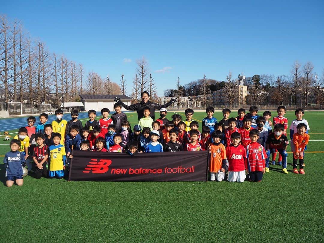 稲垣祥のインスタグラム：「今日は地元練馬区でサッカークリニックを開催しました！ 自分もこの地で育って、地元の子供達に何か力になれればと毎年続けている活動です😌 同じ地元として少しでも子供達に何かが伝わったり、今日を楽しんでくれてたら嬉しいです✌️ 来て頂いた子供達や親御さんありがとうございました！ #練馬区 #ニューバランス #大塚製薬 #グラスルーツ」