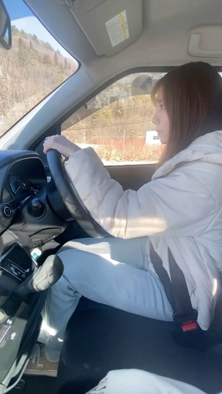 田辺奈菜美のインスタグラム：「#新年初運転 久しぶりの運転で緊張してる、笑 ・ ・ ・ (親戚の車運転させてもらったよ🙈 だから🤍で隠させて笑)」