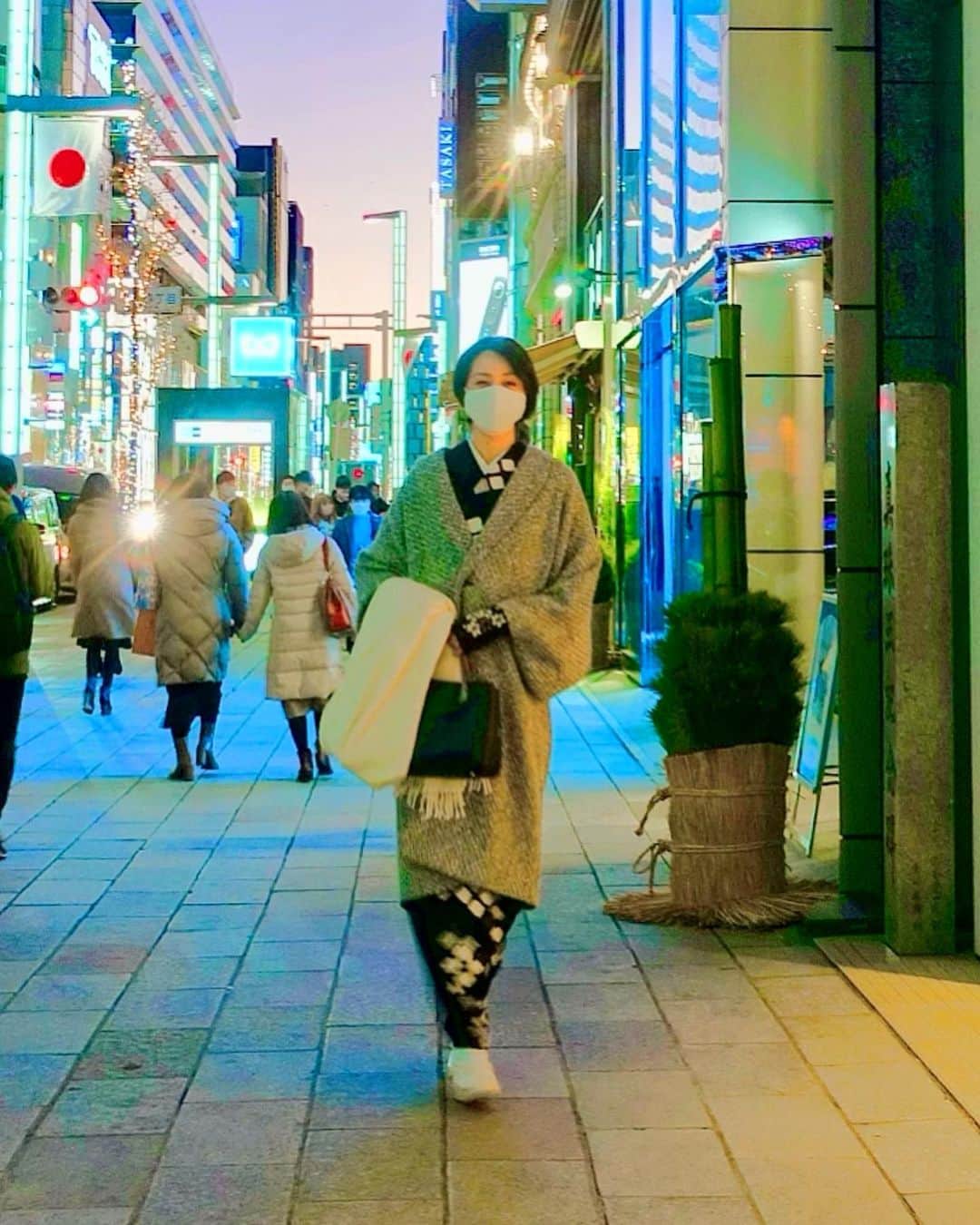 川原亜矢子のインスタグラム：「Best wishes for a great new year ! 良き一年となりますように #2022 #tokyo #ginza #kimono #銀座 #ご挨拶 #着物」
