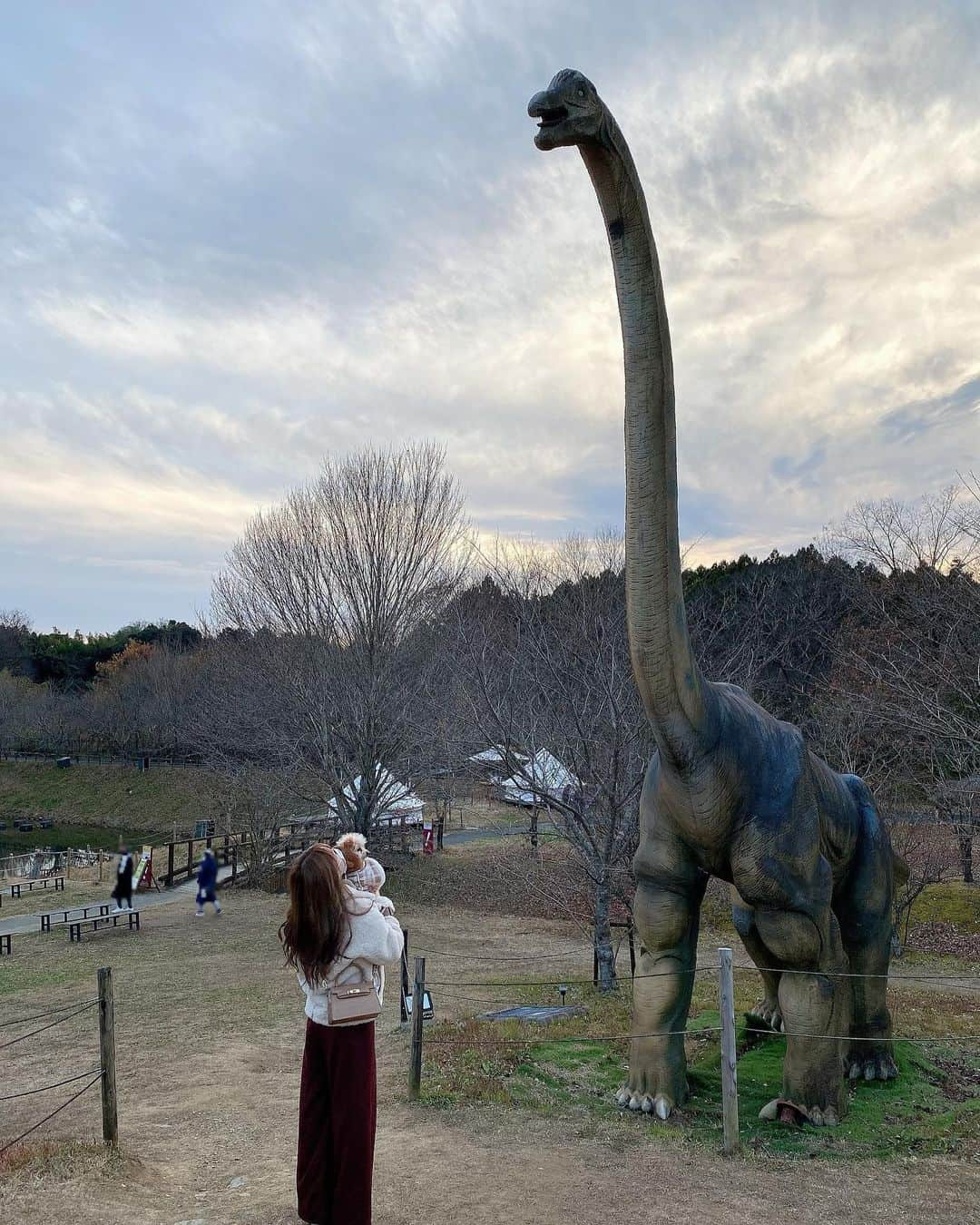 堀尾実咲さんのインスタグラム写真 - (堀尾実咲Instagram)「明るい時間も楽しいよ🦖🐐  #はままつフルーツパーク #はままつフルーツパーク時之栖 #フルーツパーク #フルーツパーク時之栖 #フルーツパークイルミネーション #時之栖 #時之栖イルミネーション #イルミネーション #犬のいる暮らし #犬のいる生活 #犬ok #犬とお出かけ」1月5日 21時34分 - misaki.horio