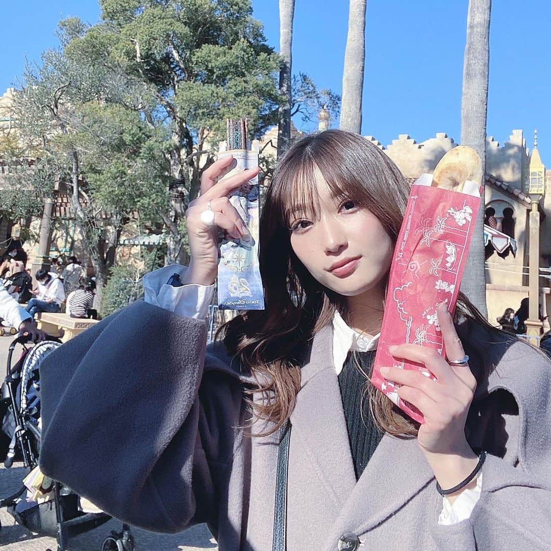 のインスタグラム：「幸せな誕生日でした🎂💕 お祝いしてくれてありがとう🥰  #誕生日　#バースデー　#birthday #ディズニー　#ディズニーシー #disneysea #disney #ディズニーフード #0104 #ディズニーリゾート　#disneyresort」
