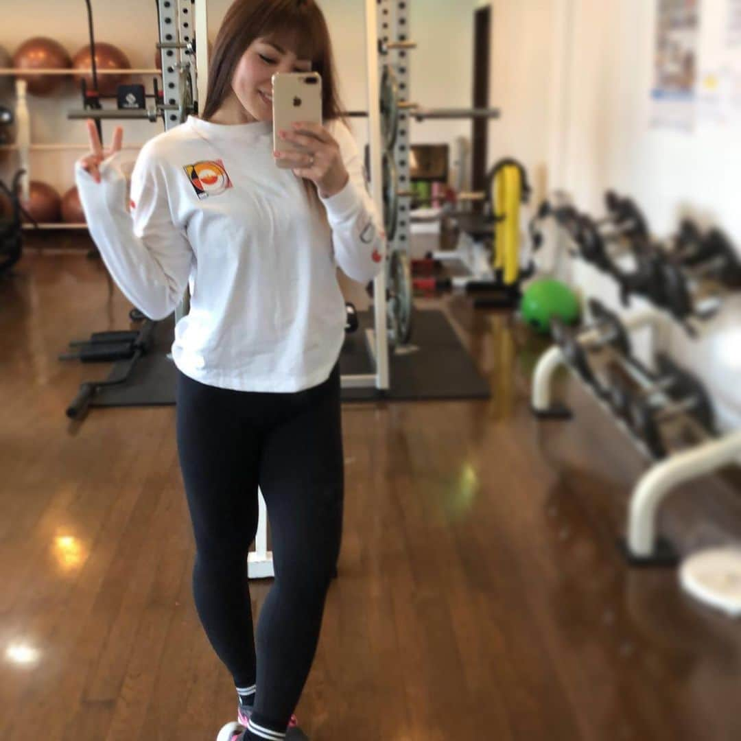 Beauty Of Pilates by Asamiさんのインスタグラム写真 - (Beauty Of Pilates by AsamiInstagram)「今年は自分自身のボディメイクも意識していきます。 私と一緒にがんばりたい方募集中です🙋🏻‍♀️  まずは、オンラインなのに侮れない. @workoutcommunity_jp のライブレッスンでお待ちしております❤️  #ボディメイク#ラグリーフィットネス  #自分のペース  Do my best, Be myself, and stay strong physically and mentally in this year. ⭐️ #beyourself #lagreefitness #staystrongphysicallyandmentally #dontcomparetoothers」1月5日 22時11分 - lagreepink