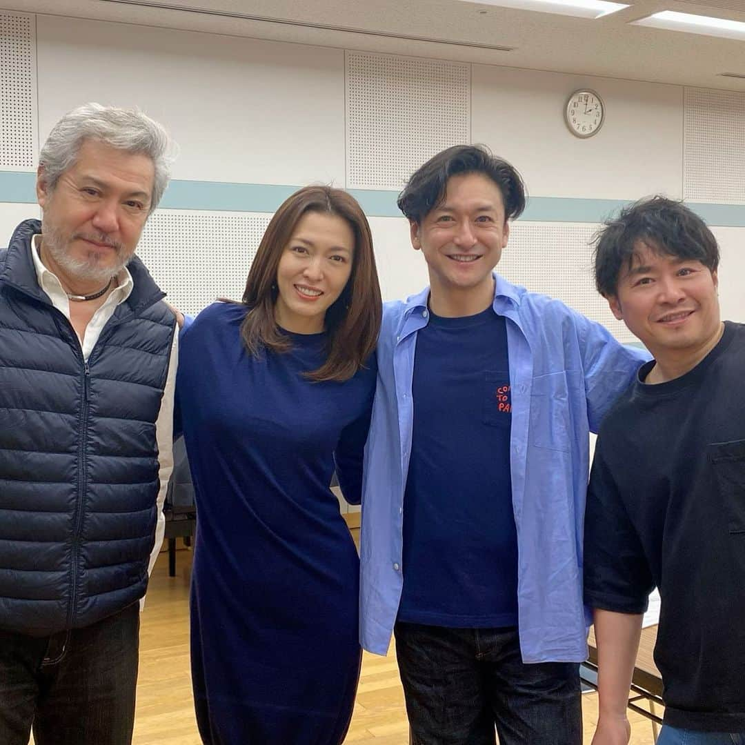 安蘭けいさんのインスタグラム写真 - (安蘭けいInstagram)「今日は8日にある石丸幹二さんのコンサートのリハーサルがありました🎤 フルオーケストラのとても贅沢な環境で歌わせて頂くという、至福のひととき✨✨✨ 本番が楽しみすぎます😆 同じくゲスト出演のきよさんと坂元くんと📸  #石丸幹二 さん #今井清隆 さん #坂元健児 さん #1月8日 #東京文化会館 にて #安蘭けい」1月5日 22時08分 - toko_aran