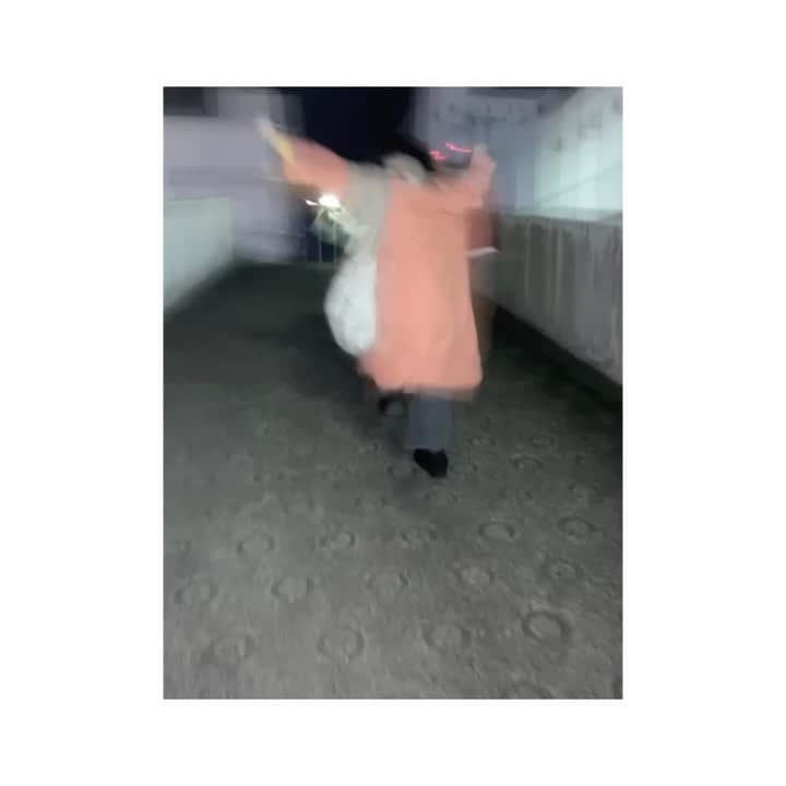徳永えりのインスタグラム：「... 本日仕事始めで、無事長い1日を終えました😌 嬉しくって思わず小躍り💃(動きダサめ) 今年もひとつひとつを大切に頑張りたいです🌼 いえい✌️」