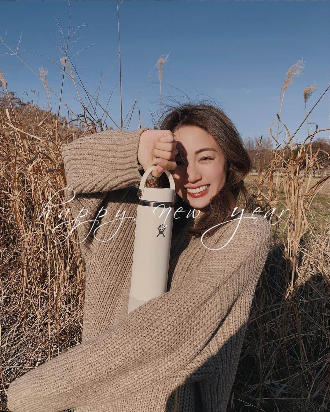 志田友美（ゆうみん）のインスタグラム：「遅くなりましたが、2022年 今年もよろしくお願い致します🎍  今年も笑顔でHAPPYに🌼  楽しもう〜🕊  #2022年 #お正月 #今年もよろしくお願いします #新年のご挨拶 #happynewyear」
