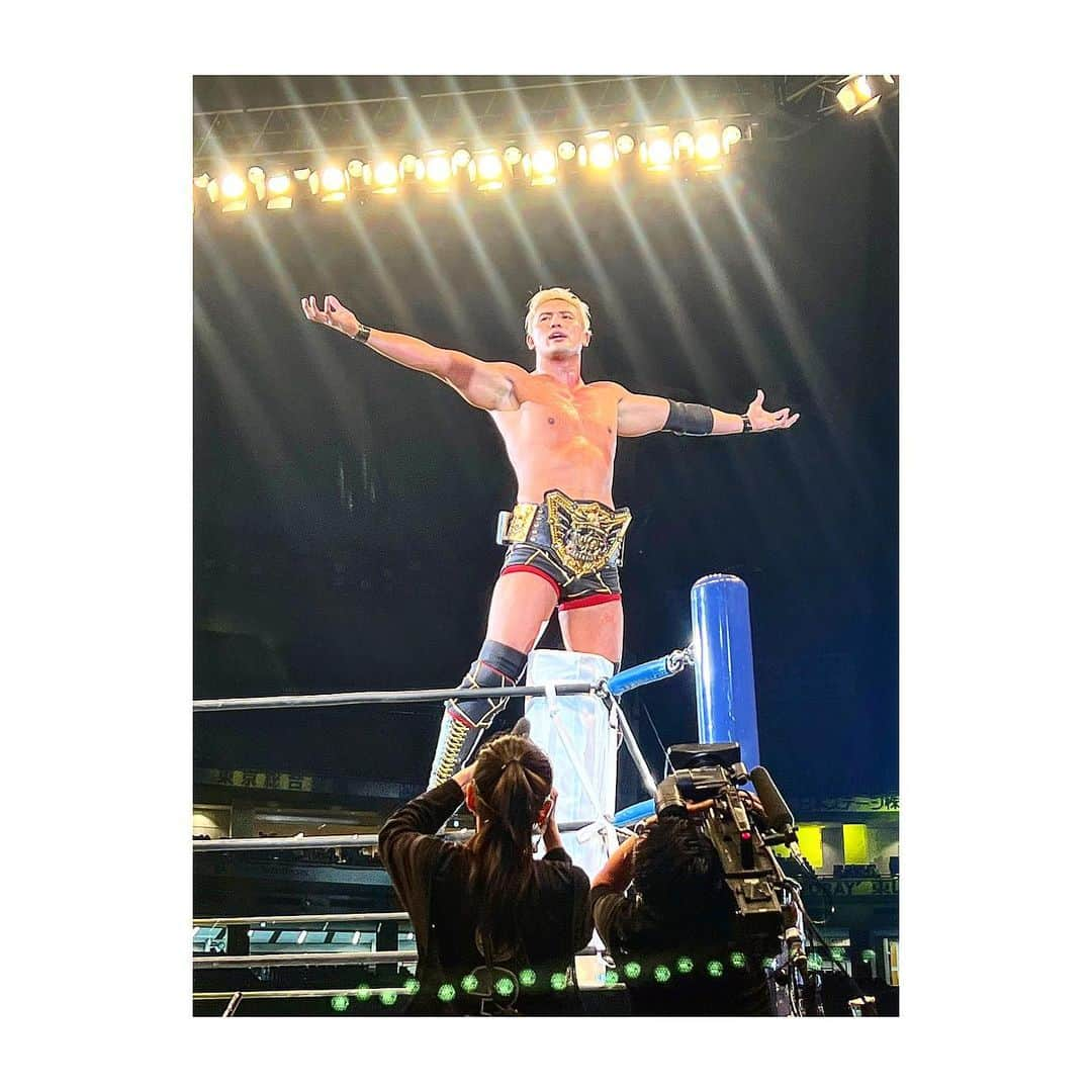 三谷紬さんのインスタグラム写真 - (三谷紬Instagram)「* ⚠️ネタバレ含みます⚠️ WRESTLEKINGDIM16 in TOKYO DOME イッテンゴ！！！ 選手の皆様、関係者の皆様 お疲れ様でした😭‼︎ . 今日も痺れる試合だらけでした。 特にセミファイナルとメインイベント。 ついつい目を覆ってしまうシーンもありましたが どうなっちゃうの？ 何が起きてるの！？の連続で プロレスってこれだから面白いんだ！と 改めて思える試合でした😭♡ 個人的にはザック選手に指ハートを送れたのも 嬉しかったです🥰笑笑 いつもぴおん。でお世話になっている選手の皆さん、 いつも以上にかっこよかったです👏 1.8も楽しみだなあ💓💓 . そして今日もリングに上がらせて頂きました。 温かい拍手で本当にありがとうございました！ 番組が多くの人に認知されて、 愛されていることを実感しました。 この番組を終わらせるわけにはいかない！と 強く！強く！思いました🥺 1/10まで諦めません！ これからも投票のほどよろしくお願い申し上げます。 . 帰り際ウイカさんに会えました❤︎ 2人で鷹木選手ポーズ🙏 * #njwk16 #njwk16day2 #新日本プロレス#wrestle#kingdom #16#wrestling #プロレス#東京ドーム#テレビ朝日#アナウンサー#三谷紬」1月5日 23時53分 - mitani_tsumugi