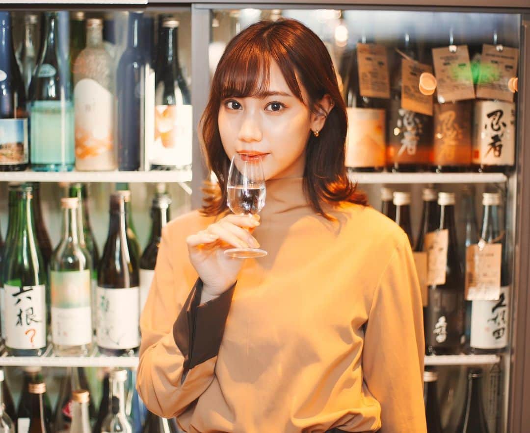 高野祐衣さんのインスタグラム写真 - (高野祐衣Instagram)「【重大発表】  この度、日本酒専門オンライン酒屋「ゆい酒店」を開業することになりました！ 日本酒の概念を変えてくれた蔵の一つである、新潟県・阿部酒造さんとオリジナル日本酒の開発もスタートしています！  そして本日1/6 13時より GREEN FUNDINGで数量限定で販売開始いたしました！ いずれは酒販店としてお店に立つ事も目標にしております。 皆さまご協力が必要です！ 一緒に「ゆい酒店」を盛り上げていただけませんか？  https://greenfunding.jp/lab/projects/5455  日本酒を通して"感動を提供する場所"を作っていきたいと思っています。 「ゆい酒店」プロジェクト、始動します！！！  #ゆい酒店　#日本酒」1月6日 13時04分 - yuipooon12_06