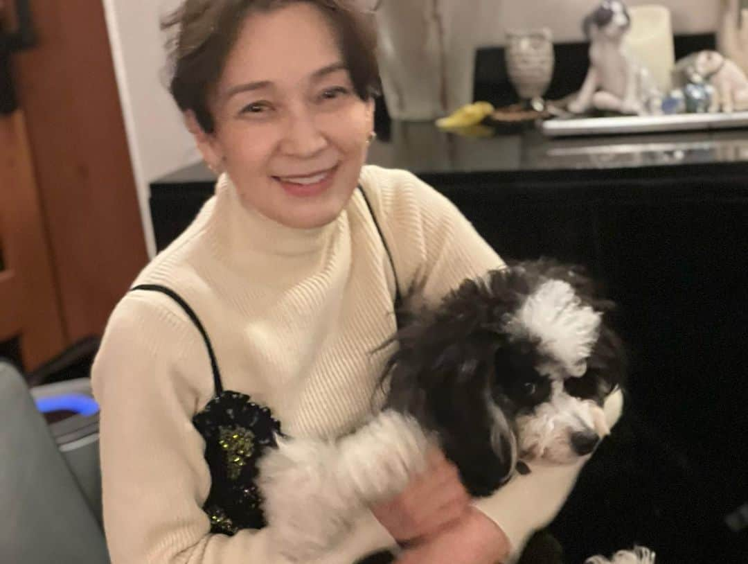 高橋幸宏さんのインスタグラム写真 - (高橋幸宏Instagram)「妻　喜代美の誕生日、1年はあっという間。恒例になりそうな食事にも行けた。来年ももっと行きたいな。 もっともっと感謝しなければ、彼女が僕をここにこうして生きながらえさせてくれる事へのお返し(お礼)にはならないな。残念ながら、病気はまだ消えてはくれない。 でも彼女はここからも闘わなければと何時もいう。 そう、僕はまだいなくなるわけにはいかないんだ。音も創りたいパスキャルもいるしね。彼も今日はママにあまえて、沢山"おめでとう！いつまでもそばにいてね" の嵐だね。 #pascul  #mère」1月6日 11時57分 - room66_yukihiro