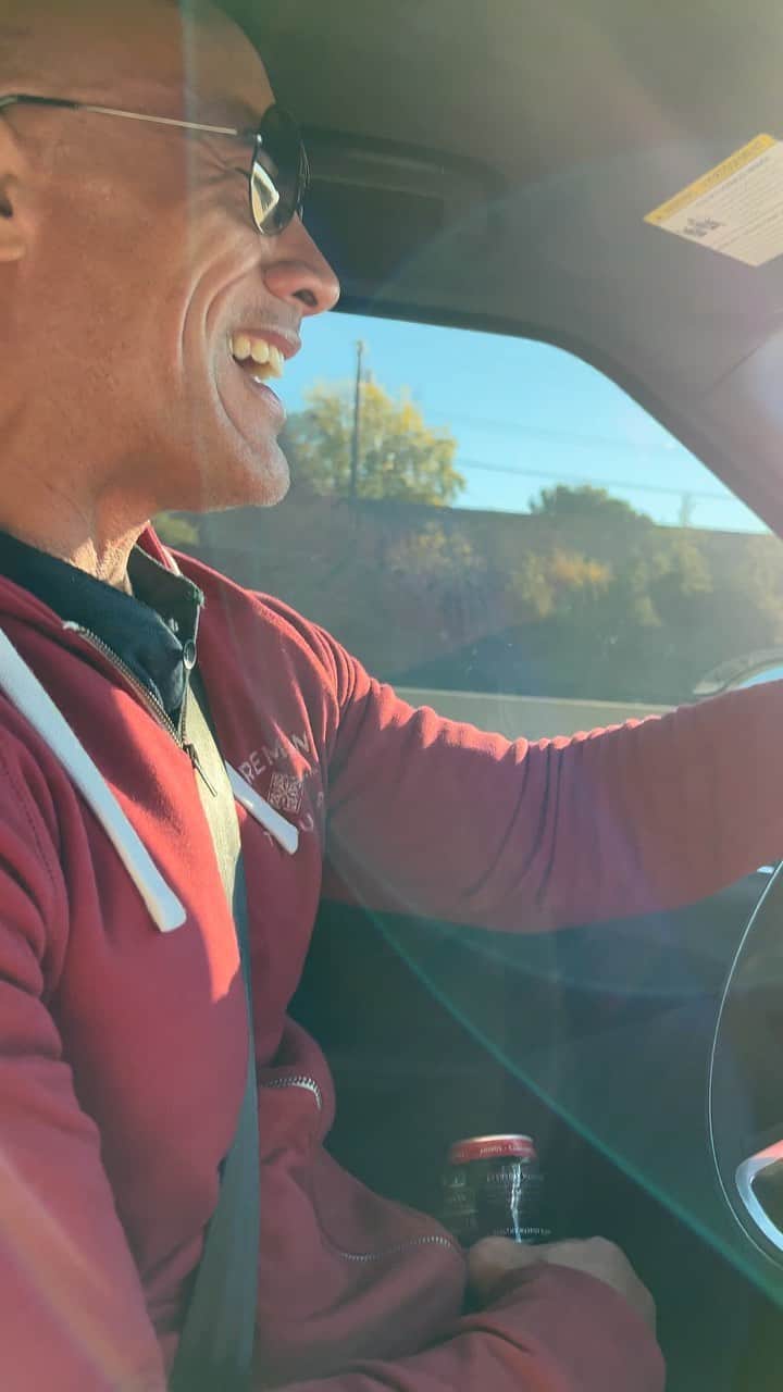ドウェイン・ジョンソンのインスタグラム：「Pick up truck rollin’ as the soul & vibe just takes over 😂🛻🎶   We took a little road trip and start singing songs ~ and I start groovin’ to one of my ALL TIME FAV songs, from one of the 👑’s  George Michael ~ “Kissing A Fool”   ☑️ Beautifully written.  ☑️ Beautifully arranged.  ☑️ Beautifully performed, by George.  ☑️ Completely fucking ruined by DJ, singing confidently in keys that don’t exist 🤣🎙   You should hear me sing when I’m drinking @teremana 🥃💀  🎥 @laurenhashianofficial (the real singer and musical talent of the family;)」