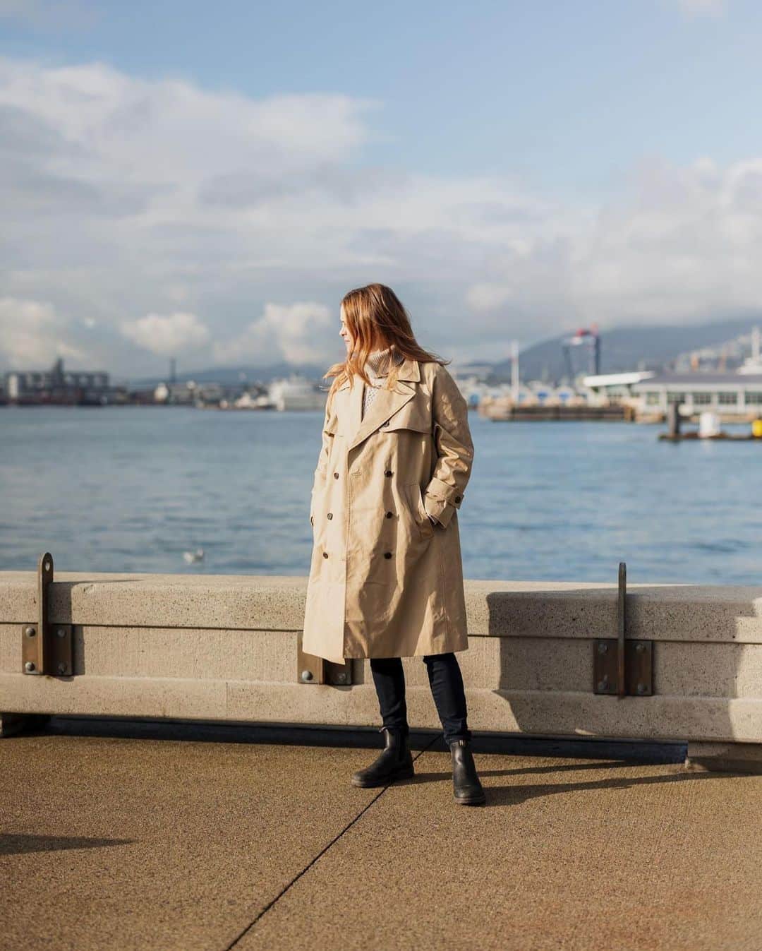 ダニエル・パナベイカーのインスタグラム：「Wishing the sun would come back out (while bracing for the incoming storm).」