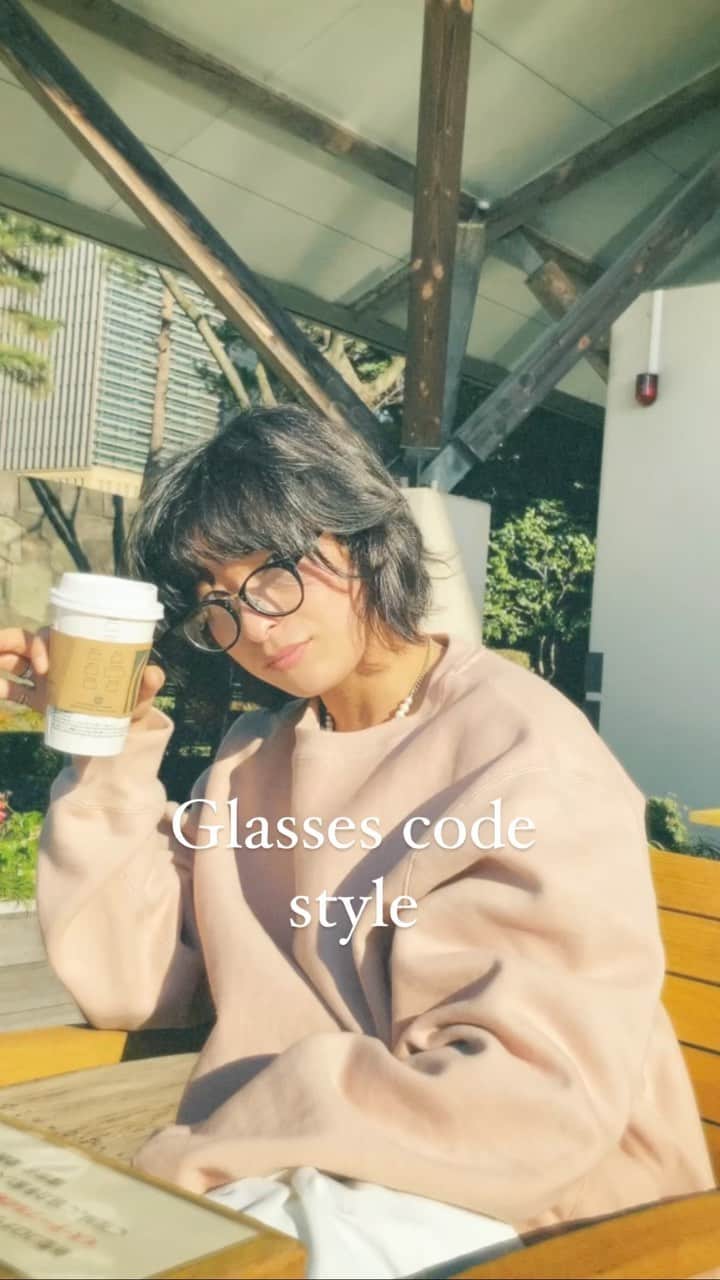 上野一稀のインスタグラム：「・ 最近メガネばっかりかけてる！ どハマり中！ ・ ・ 年明けて実家でゆっくりしたので、しっかり仕事頑張っていきますか！！ ・ ・ ・ ・ ・ ・ ・ ・ ・ ・ ・ ・ ・ ・ #メガネ男子 #メガネコーデ  #バックレイル#vacrayle#サングラス#sunglasses#メガネ#眼鏡#glasses#eyewear#クラシックフレーム#伊達メガネ#カラーレンズ#黒ぶち#眼鏡好き#めがねコーデ#眼鏡コーデ#ボストン#ウェリントン#ファッション #ootd#コーディネート#アクセサリー#バイク」