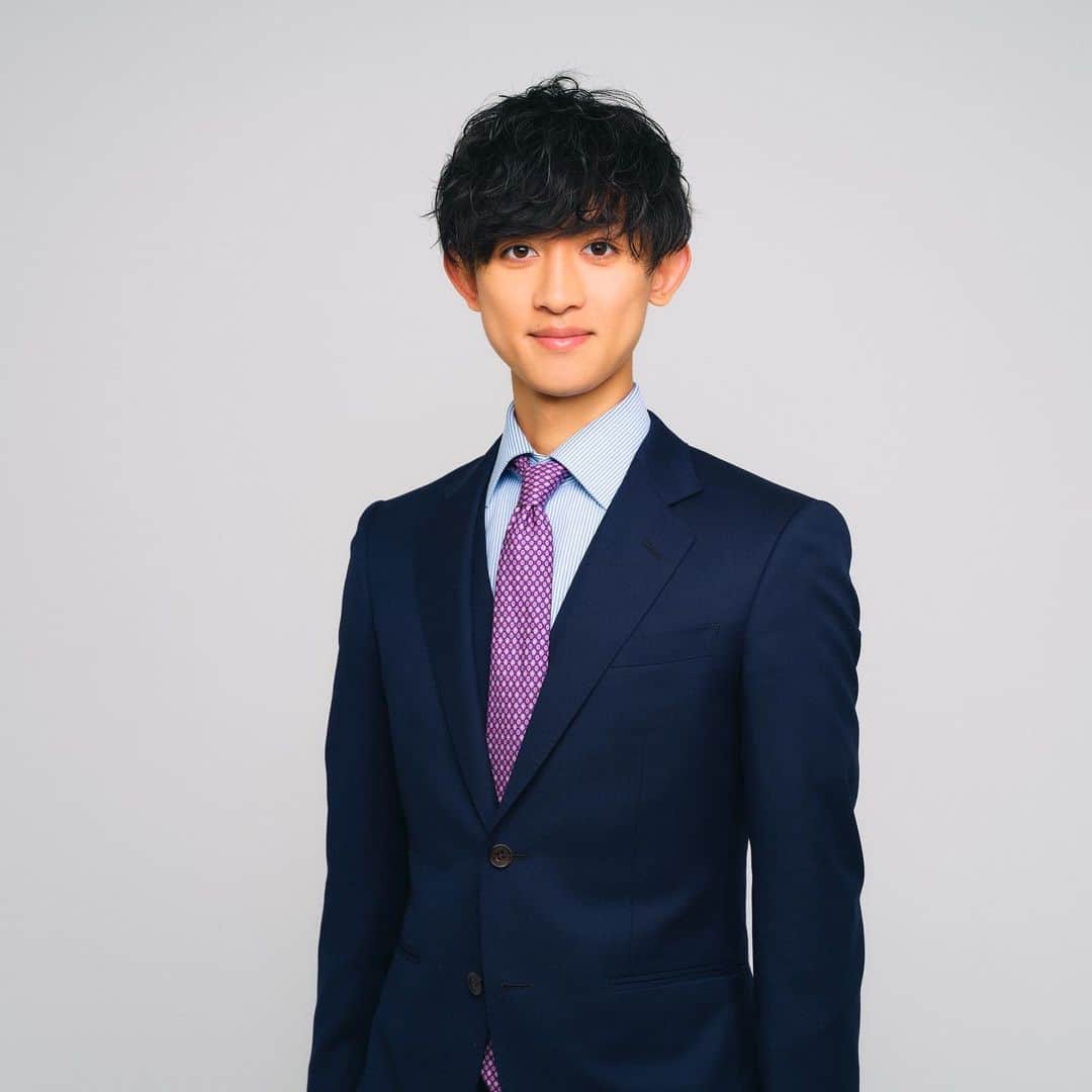 のインスタグラム：「新年ということで宣材写真を撮りました。  この写真で出会い系アプリしたらスパムとしかマッチングしませんでした」