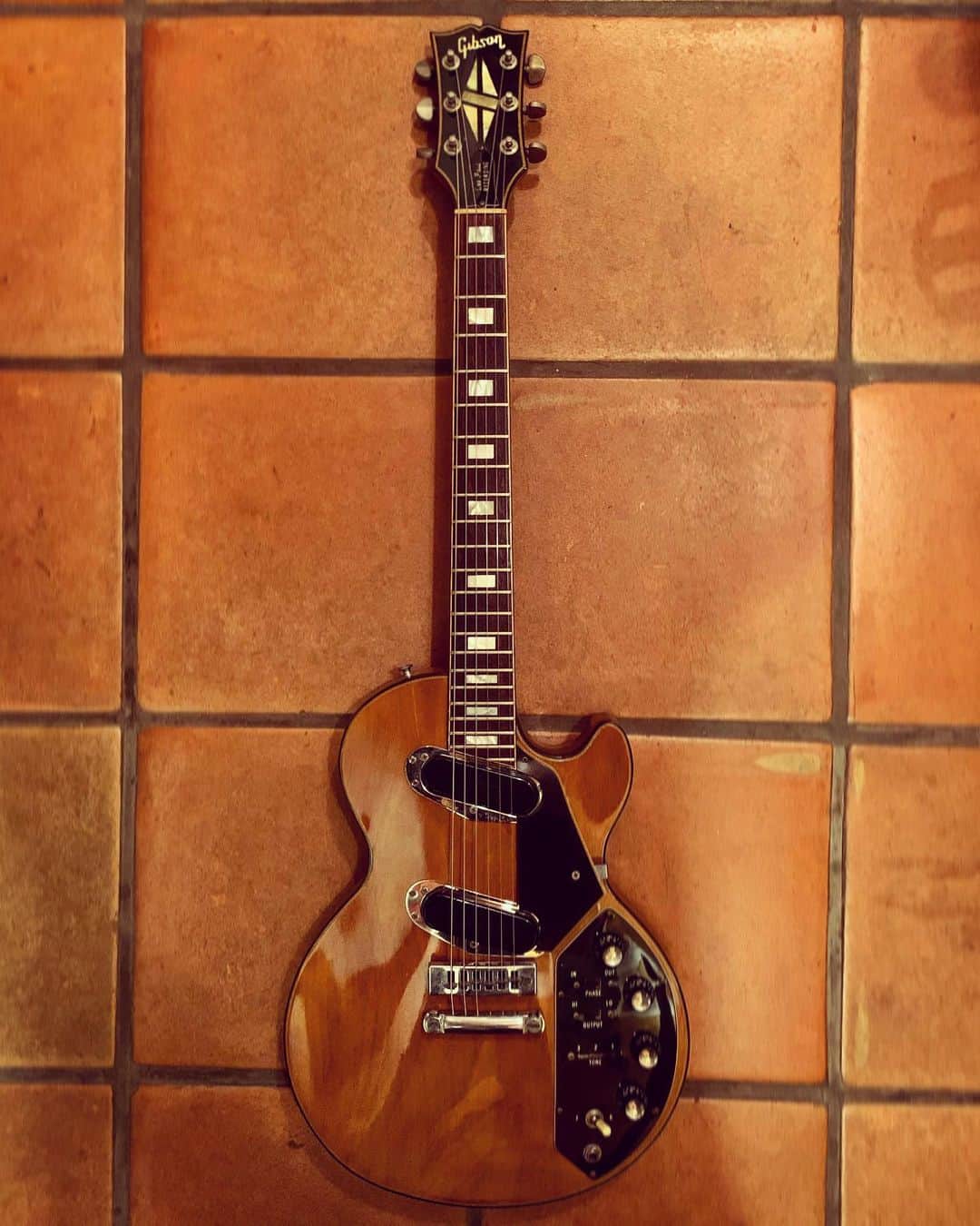 横山健のインスタグラム：「. NO.35 Gibson Les Paul Recording ‘74(?) name: Recordings  Ken Yokoyama Official Site のGuitarsに new year new post です。  エピソード盛りだくさんの文章も是非読んでください → kenyokoyama.com/guitar/  #gibson #gibsonguitars #kenyokoyama #横山健 #pizzaofdeath」