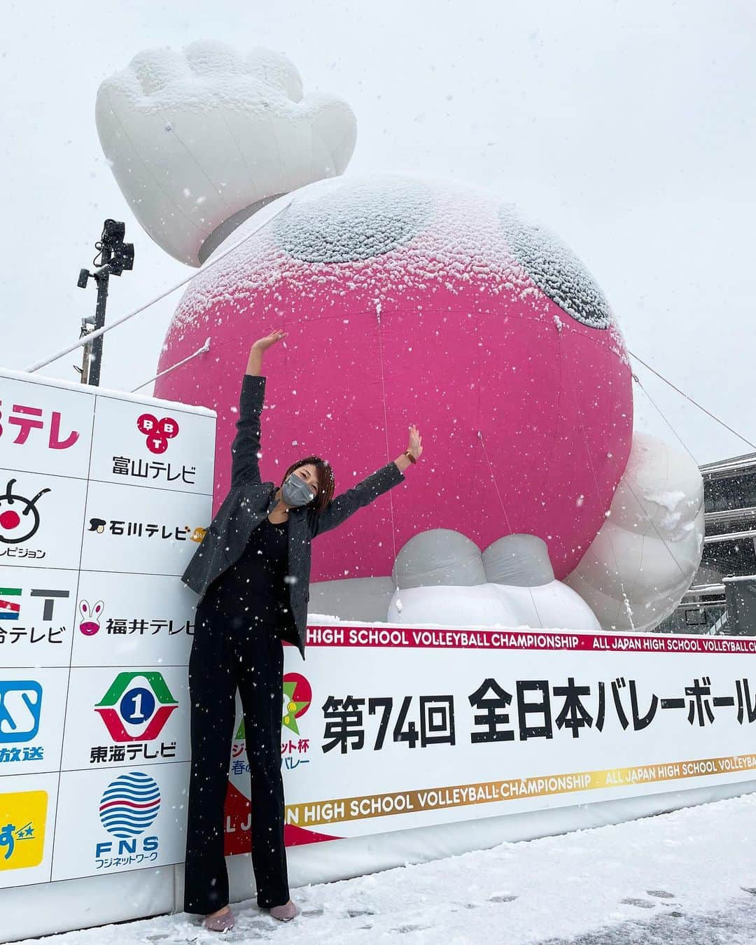 狩野舞子さんのインスタグラム写真 - (狩野舞子Instagram)「都内は大雪でしたが皆さん無事でしたでしょうか？ 寒い中、バボちゃんもお疲れ様でした😭 明日には顔色戻ってますように… ・ #バボちゃん #雪の中のバボちゃん #レアバボ #この撮影をするのに #Aマネがとても嫌がっていました #凍えさせてごめんなさい笑」1月6日 21時29分 - kanochan715