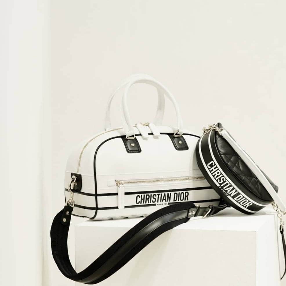 松井愛莉さんのインスタグラム写真 - (松井愛莉Instagram)「New Dior Vibe🤍   スポーティーなBowling Bag Diorの美しさとスポーツを融合させたNew Bag  色んな所に連れて行きたくなりますね!  #DiorVibe」1月6日 21時33分 - airi1226_official